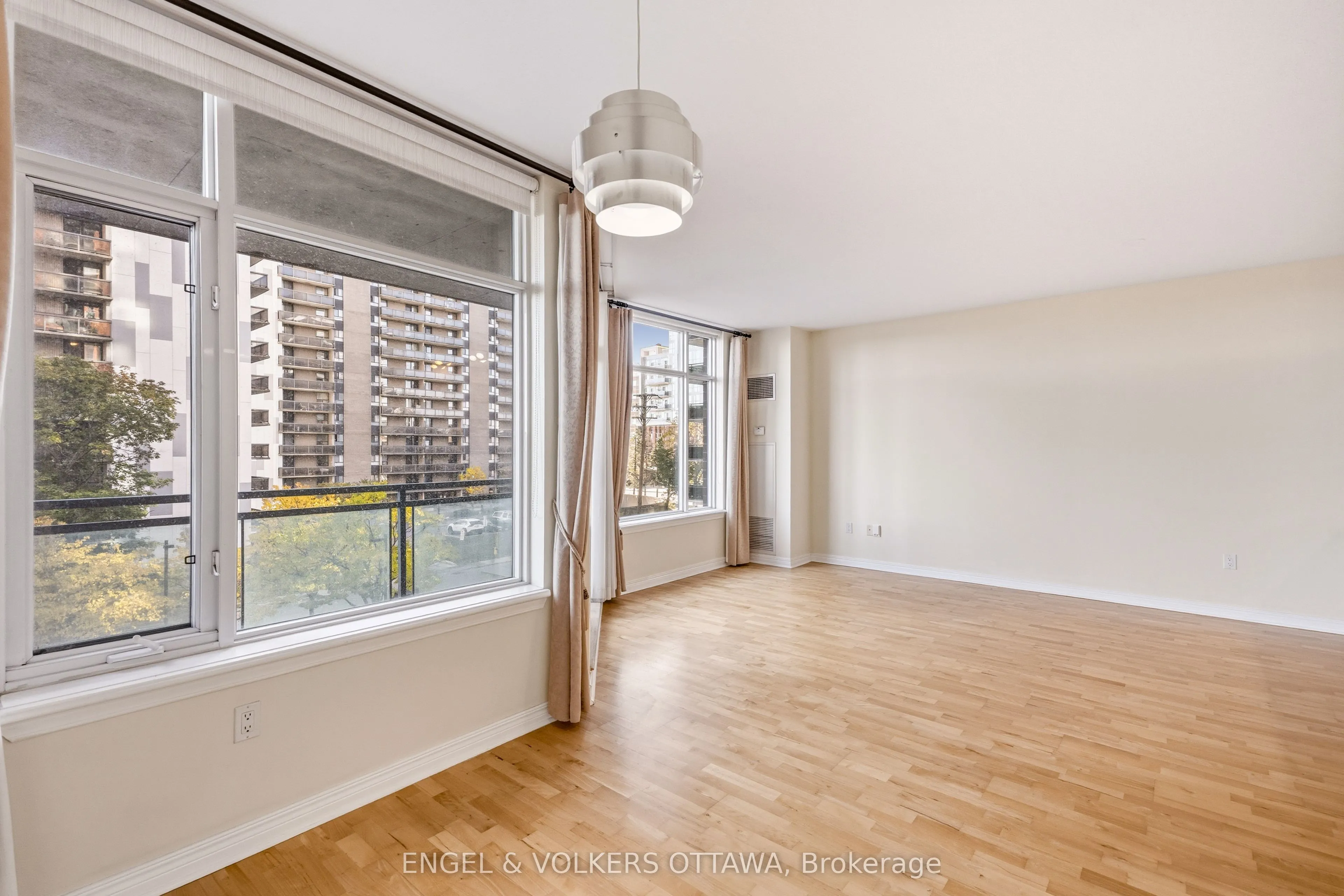 570 LAURIER Avenue #406