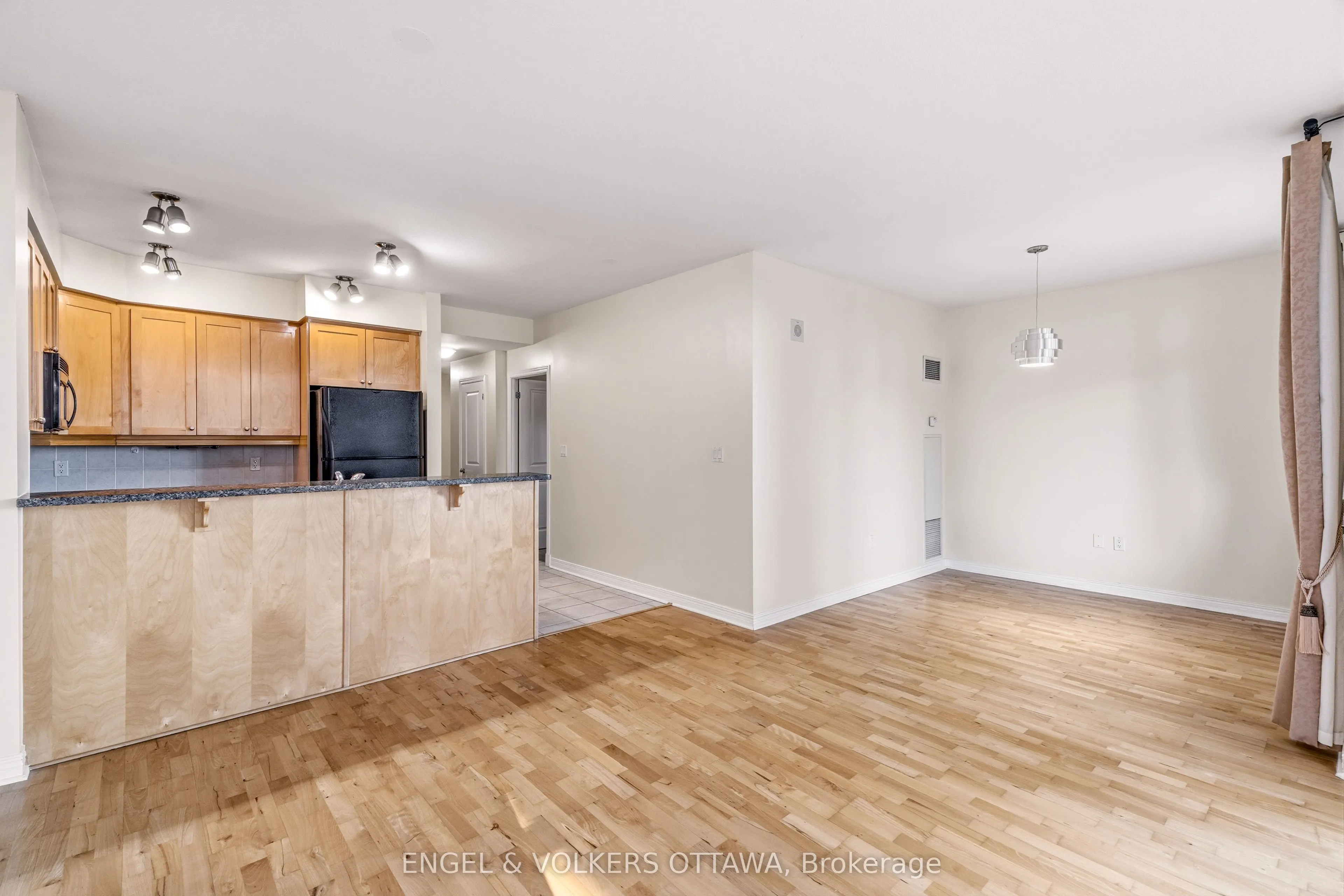 570 LAURIER Avenue #406