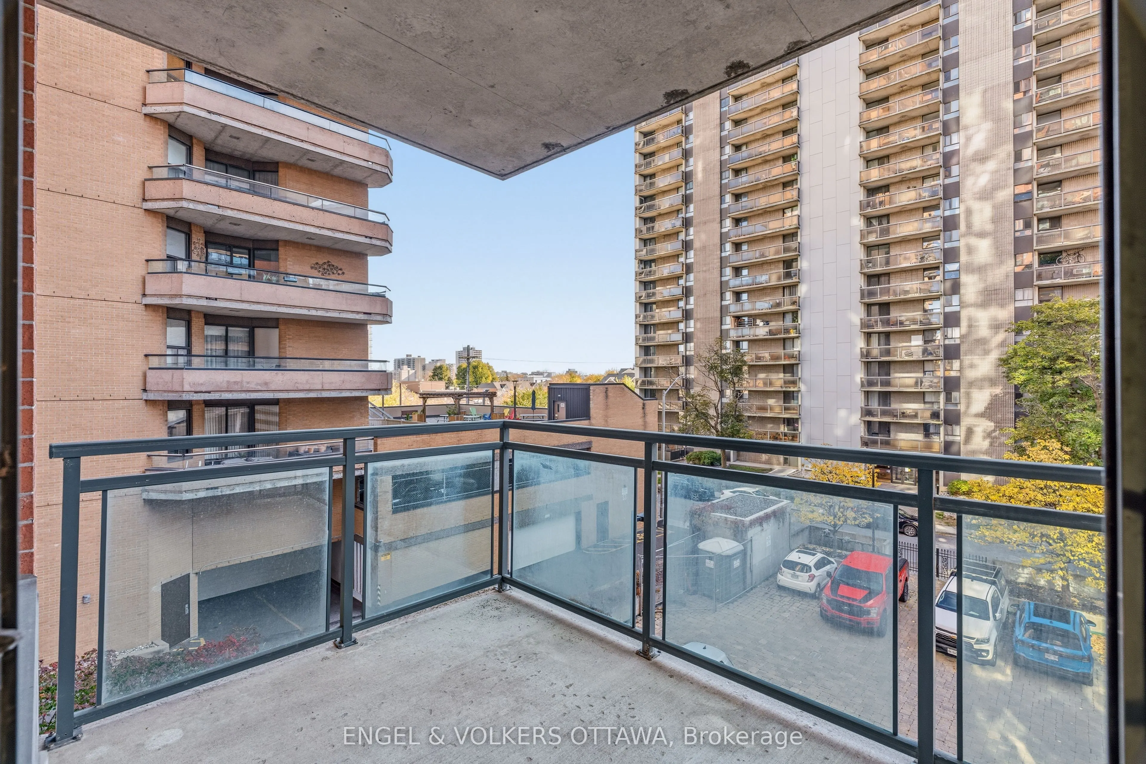570 LAURIER Avenue #406