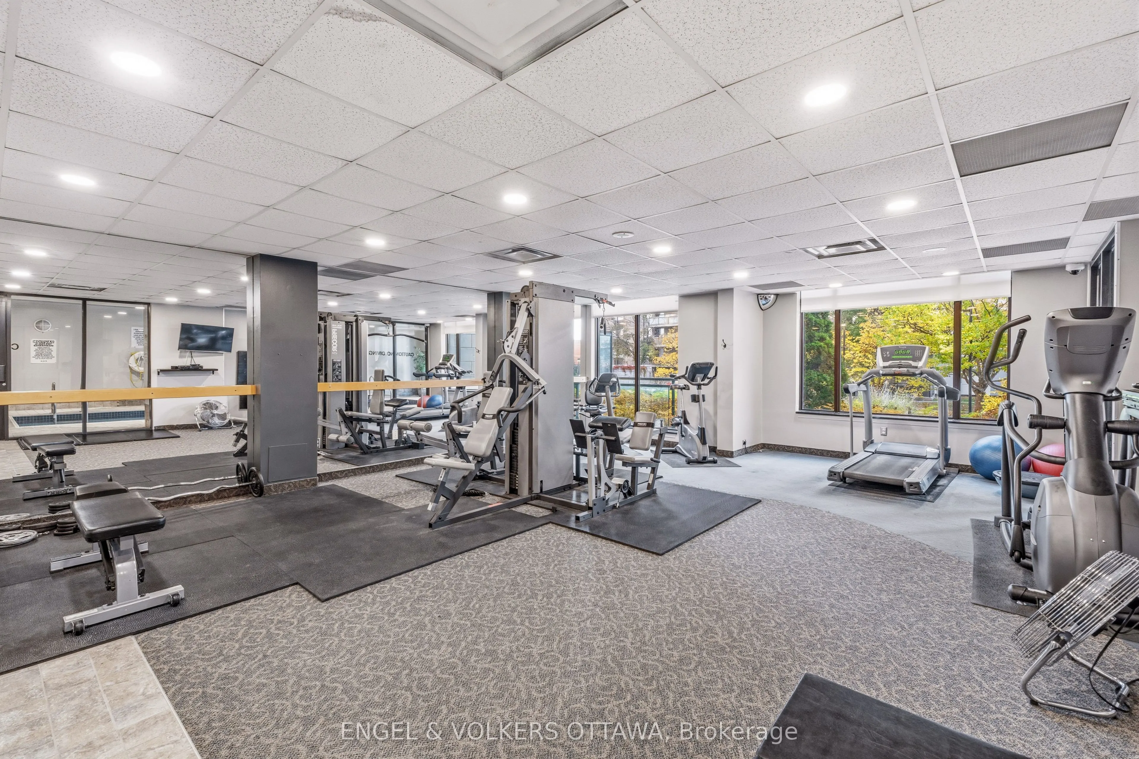 570 LAURIER Avenue #406