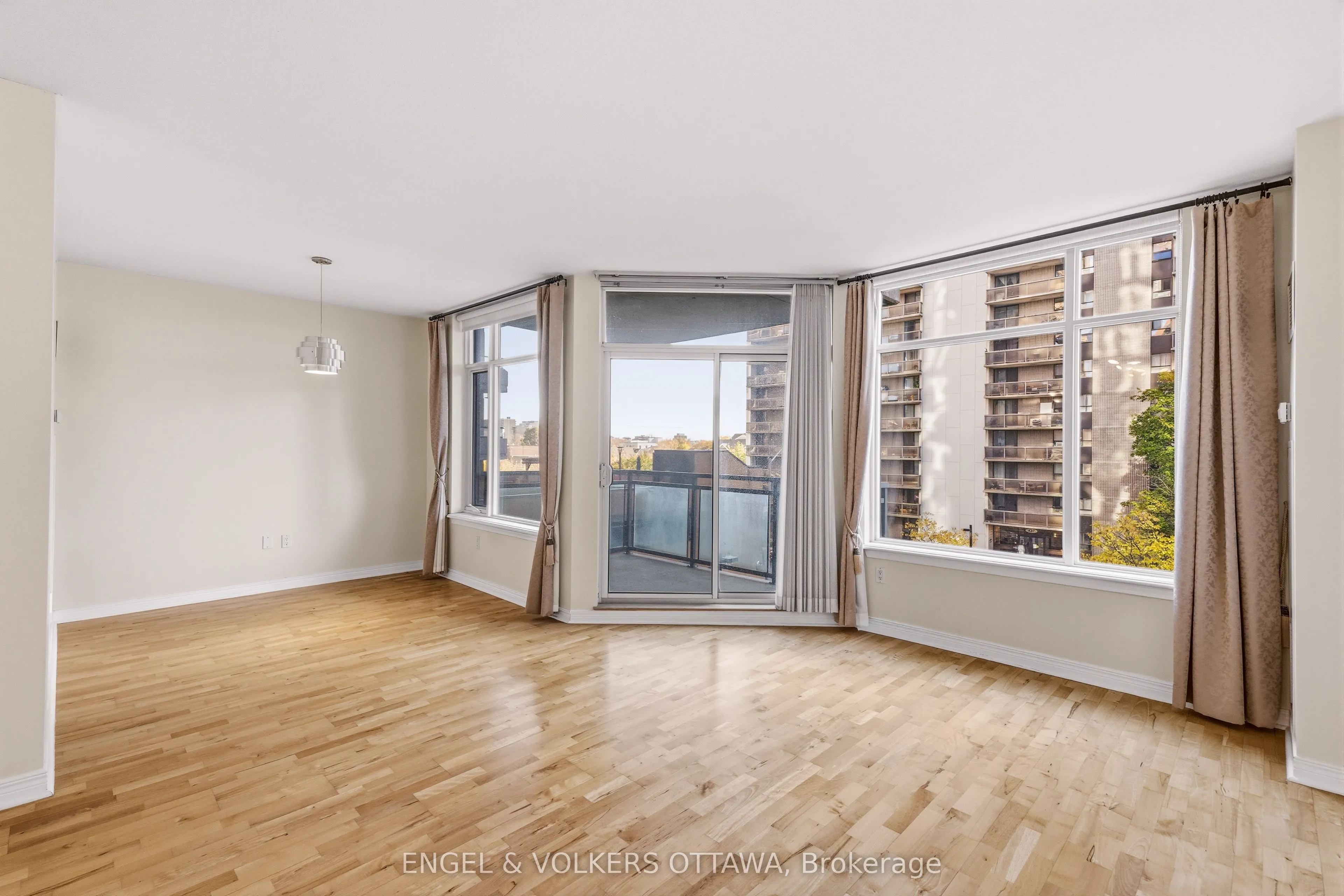 570 LAURIER Avenue #406