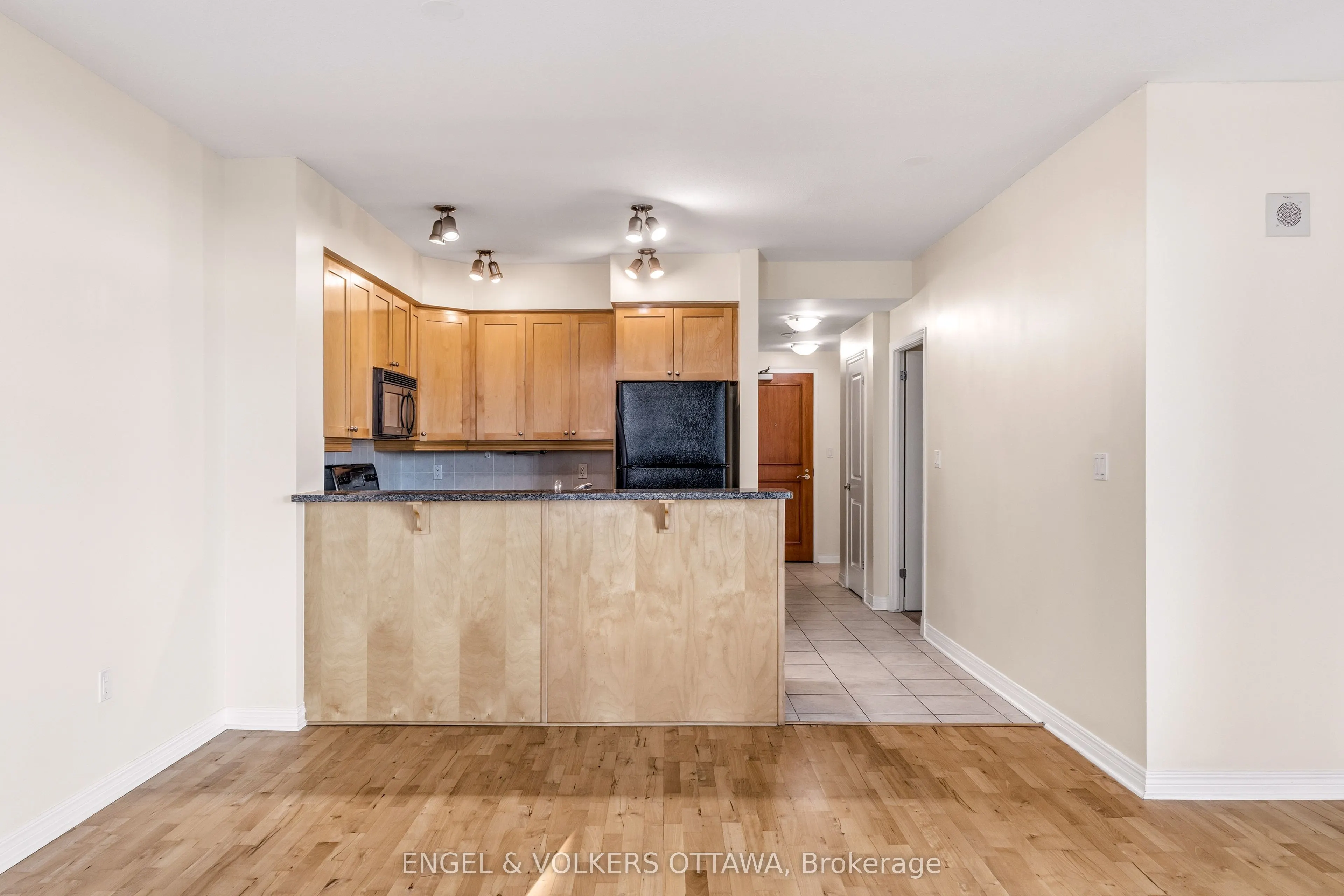 570 LAURIER Avenue #406