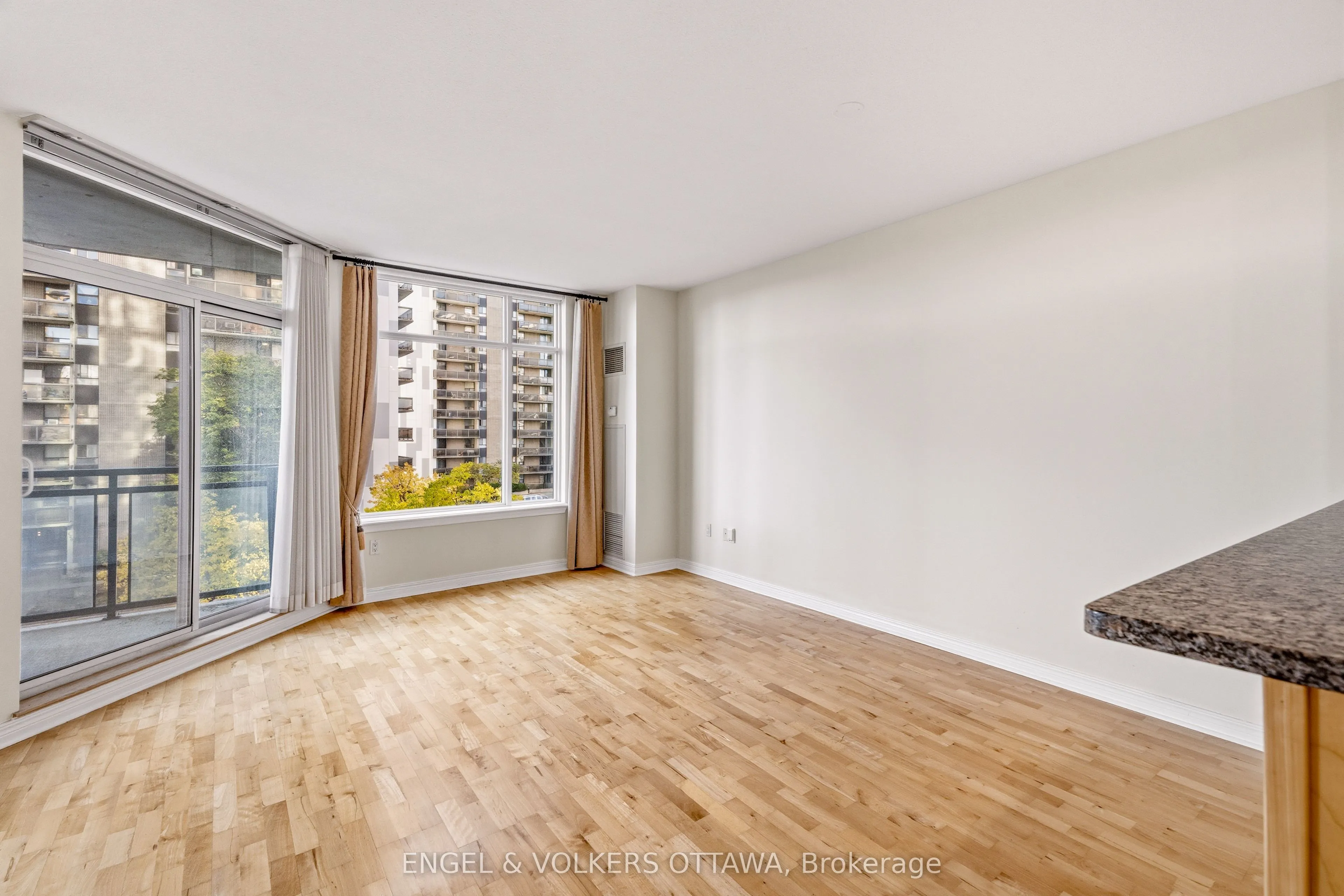 570 LAURIER Avenue #406
