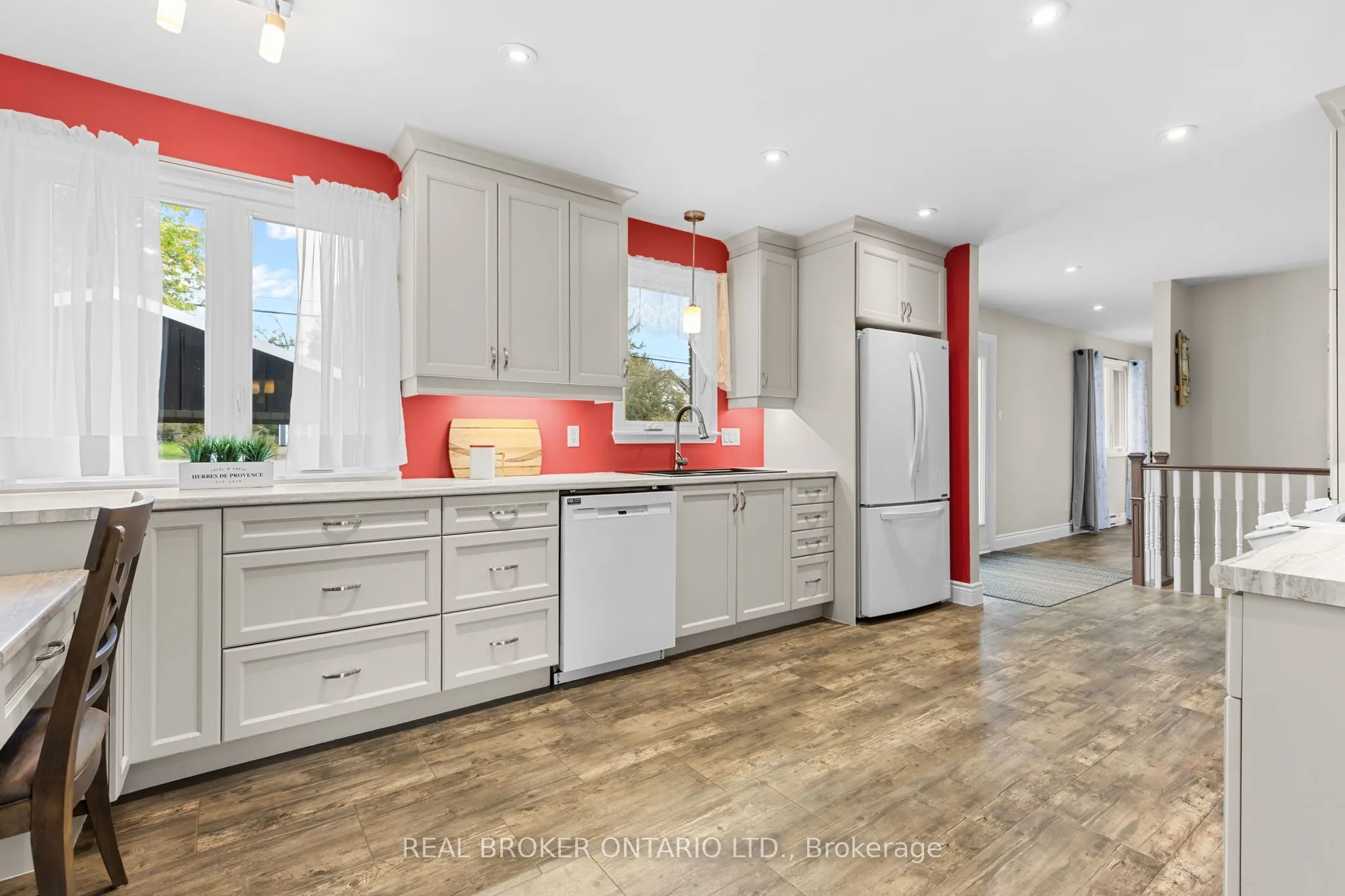 316 Clothier Street W