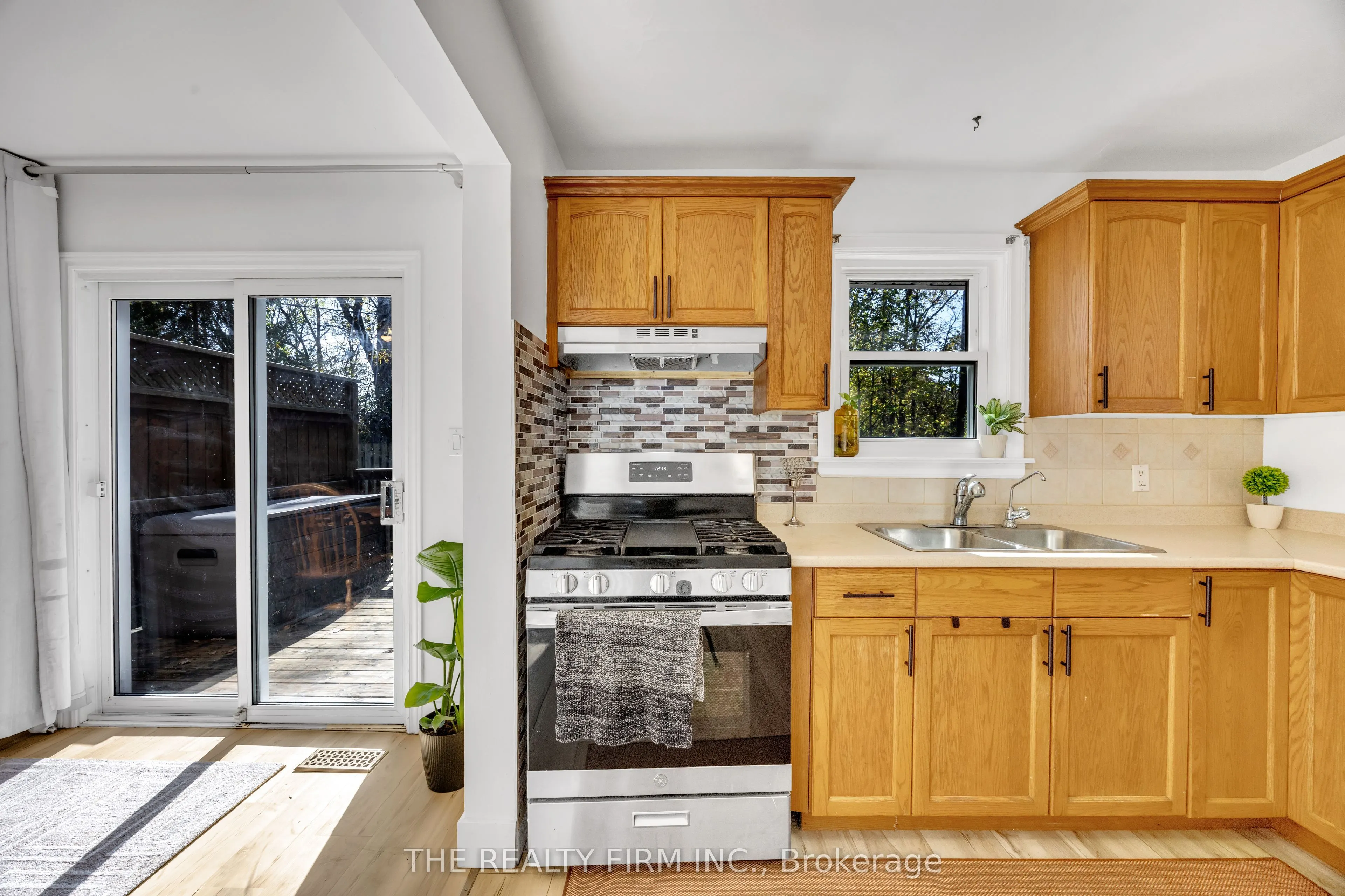 119 Emery Street W