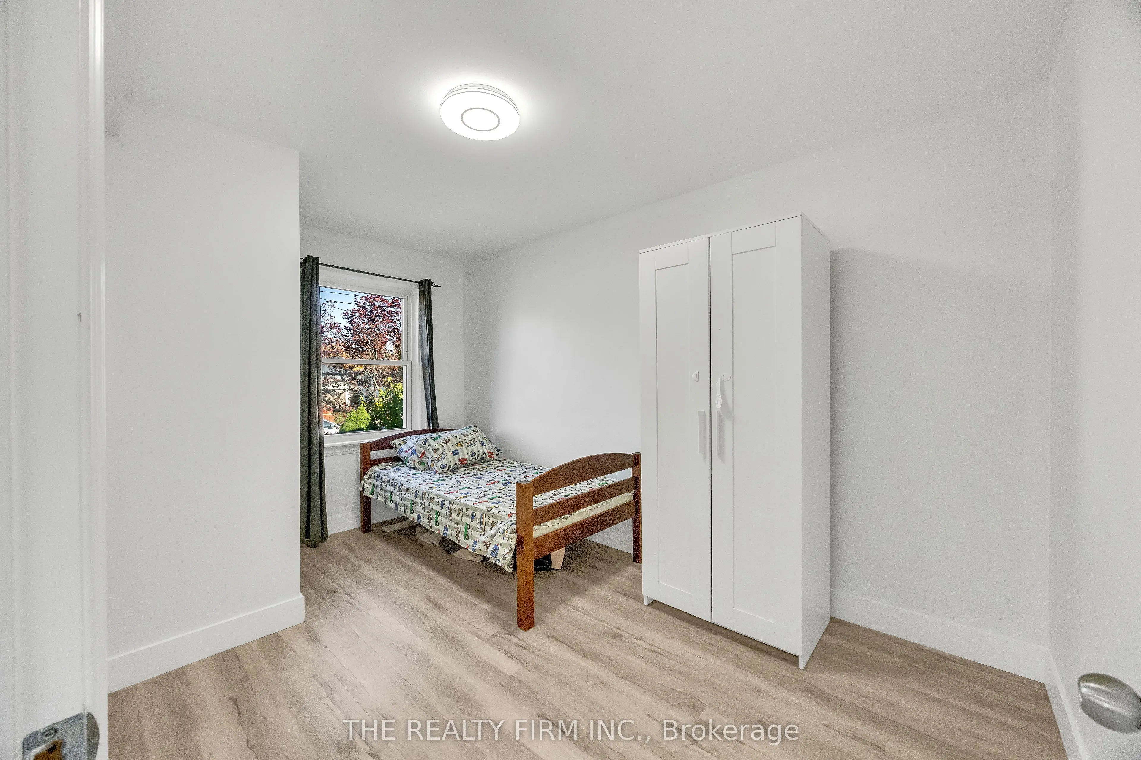 119 Emery Street W