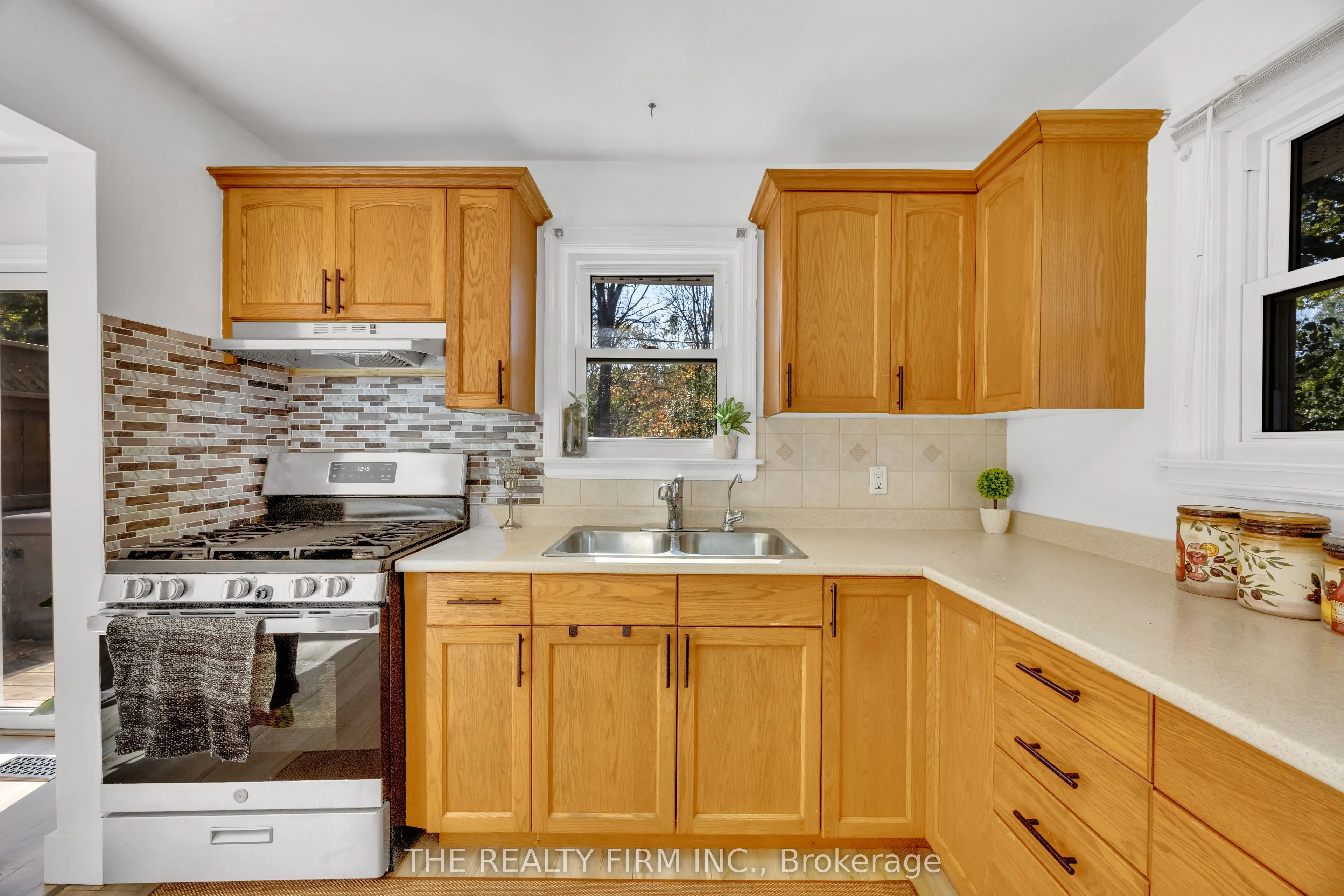 119 Emery Street W