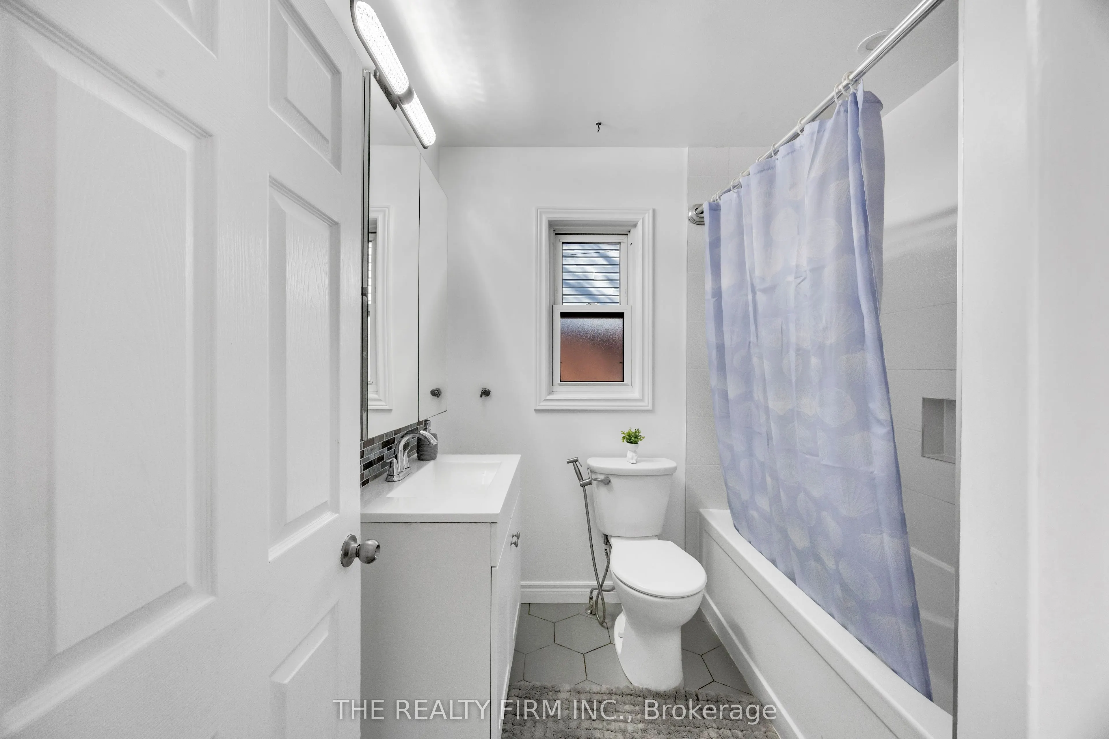 119 Emery Street W