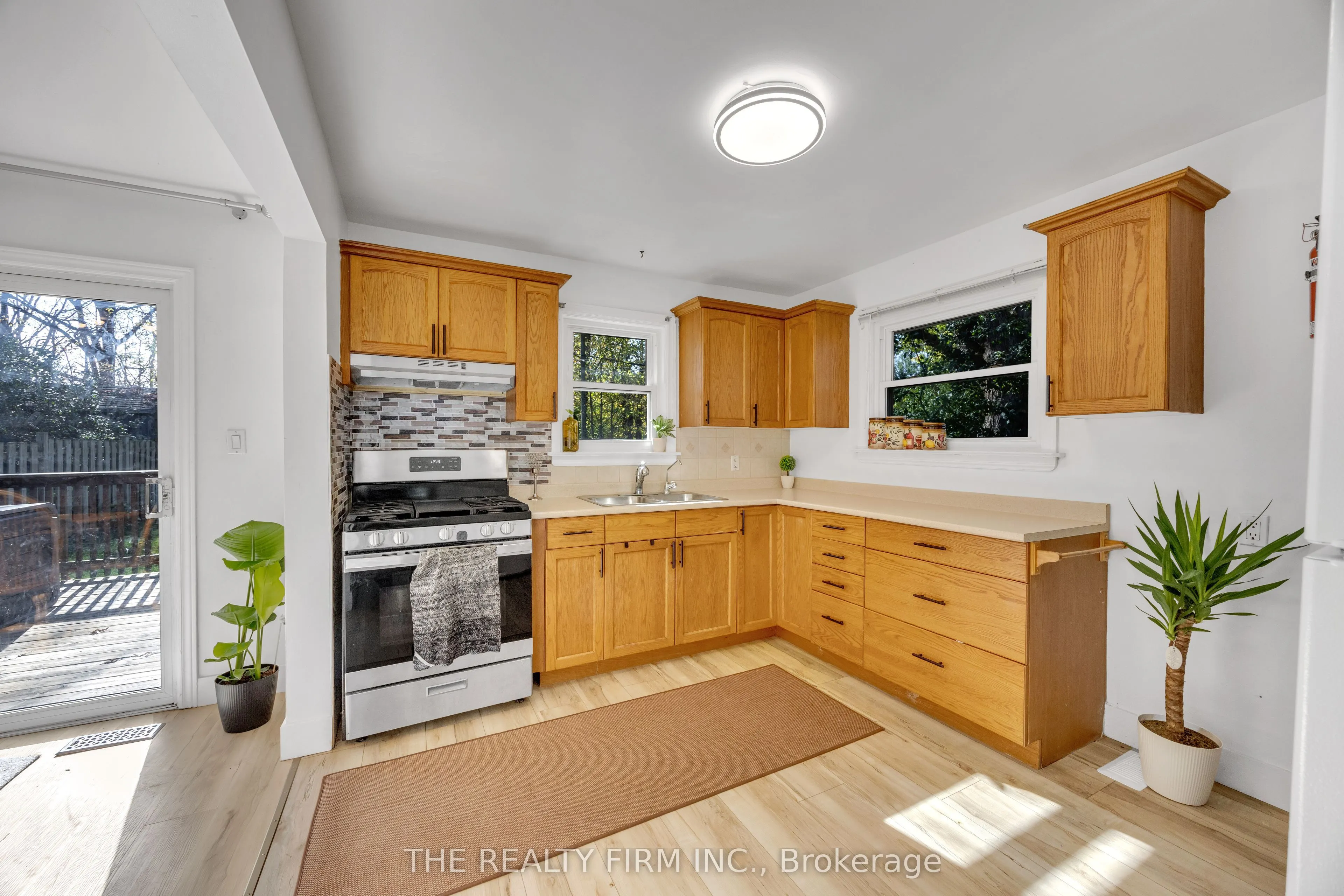 119 Emery Street W