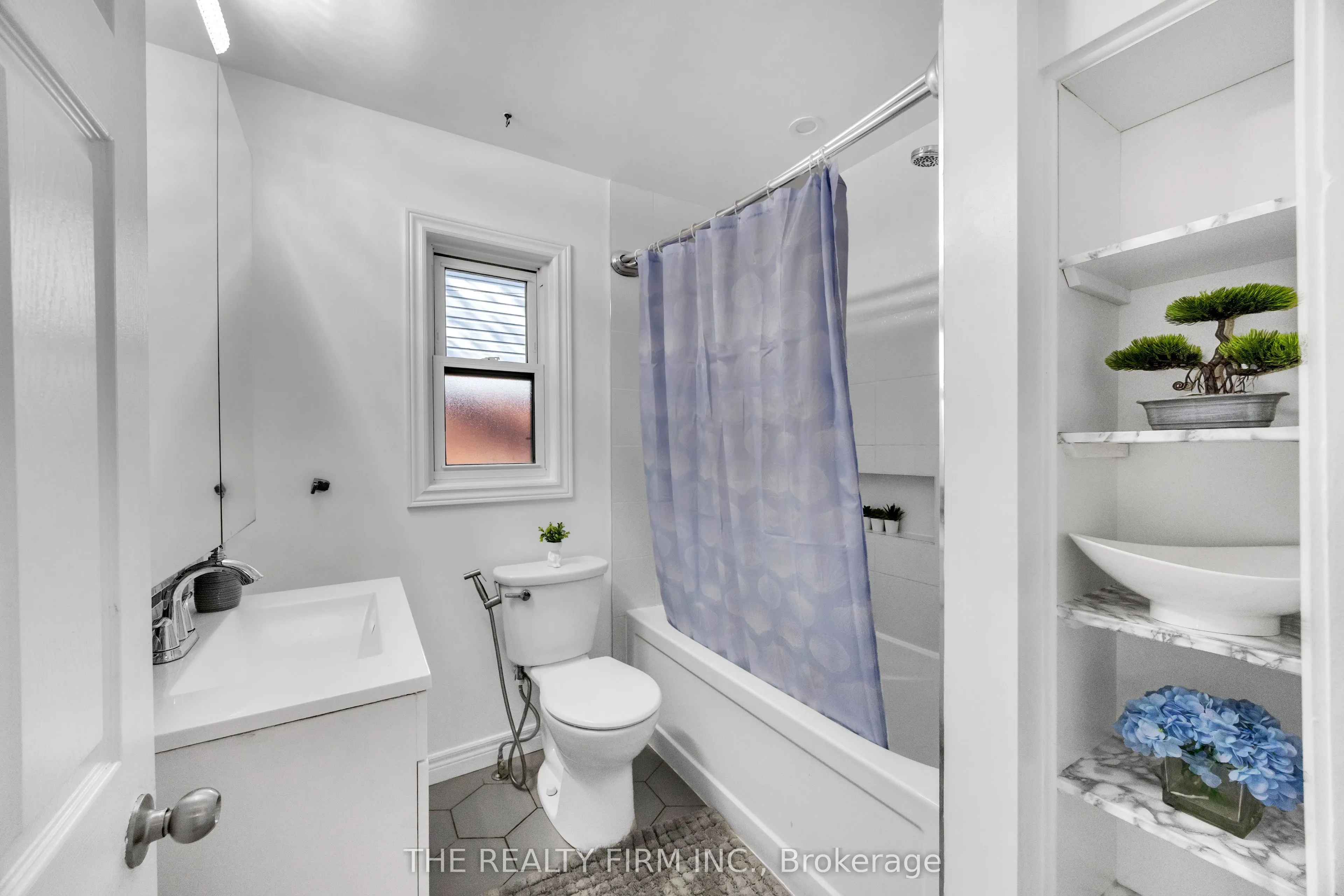 119 Emery Street W