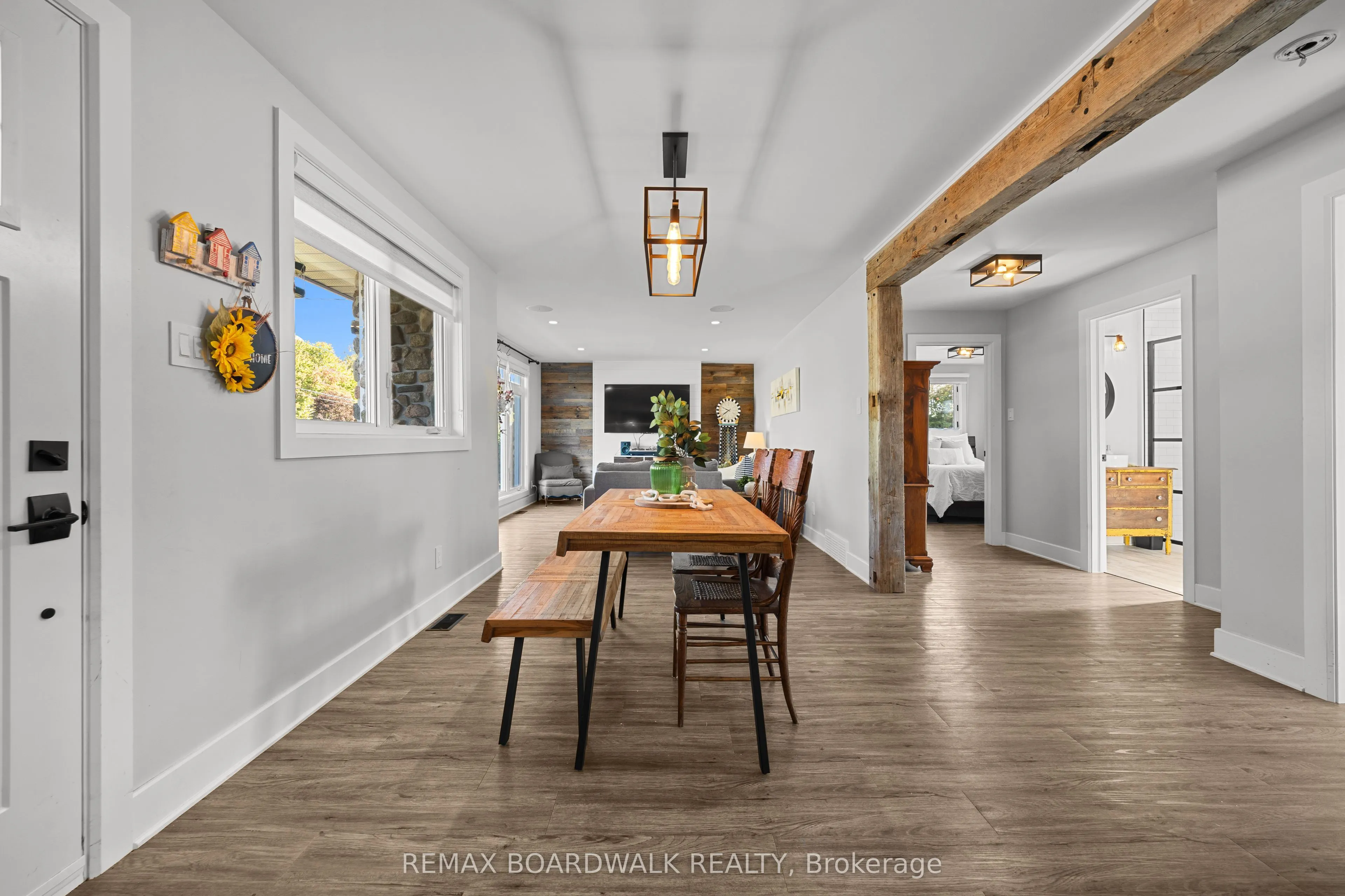2187 Des Pins Street