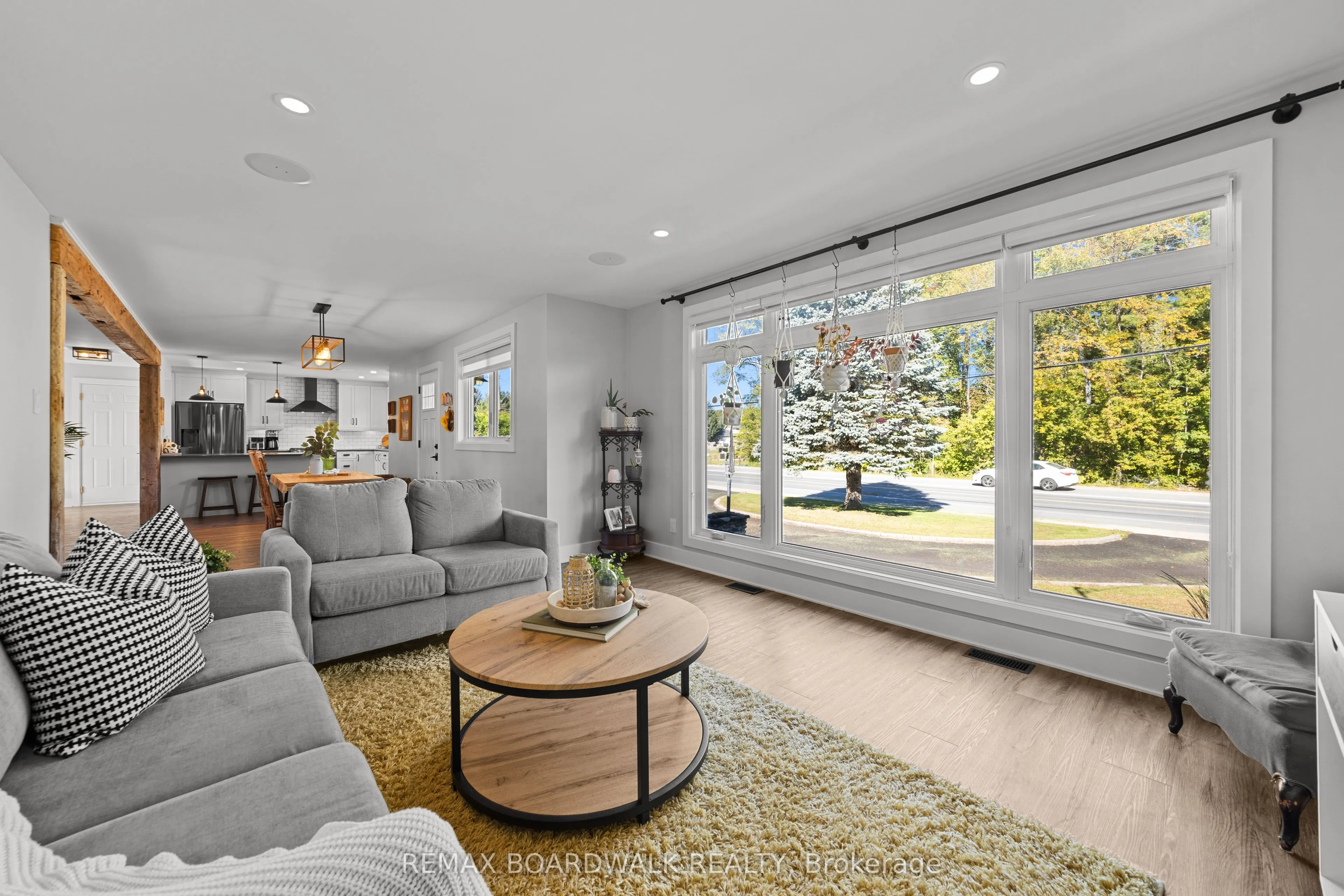 2187 Des Pins Street