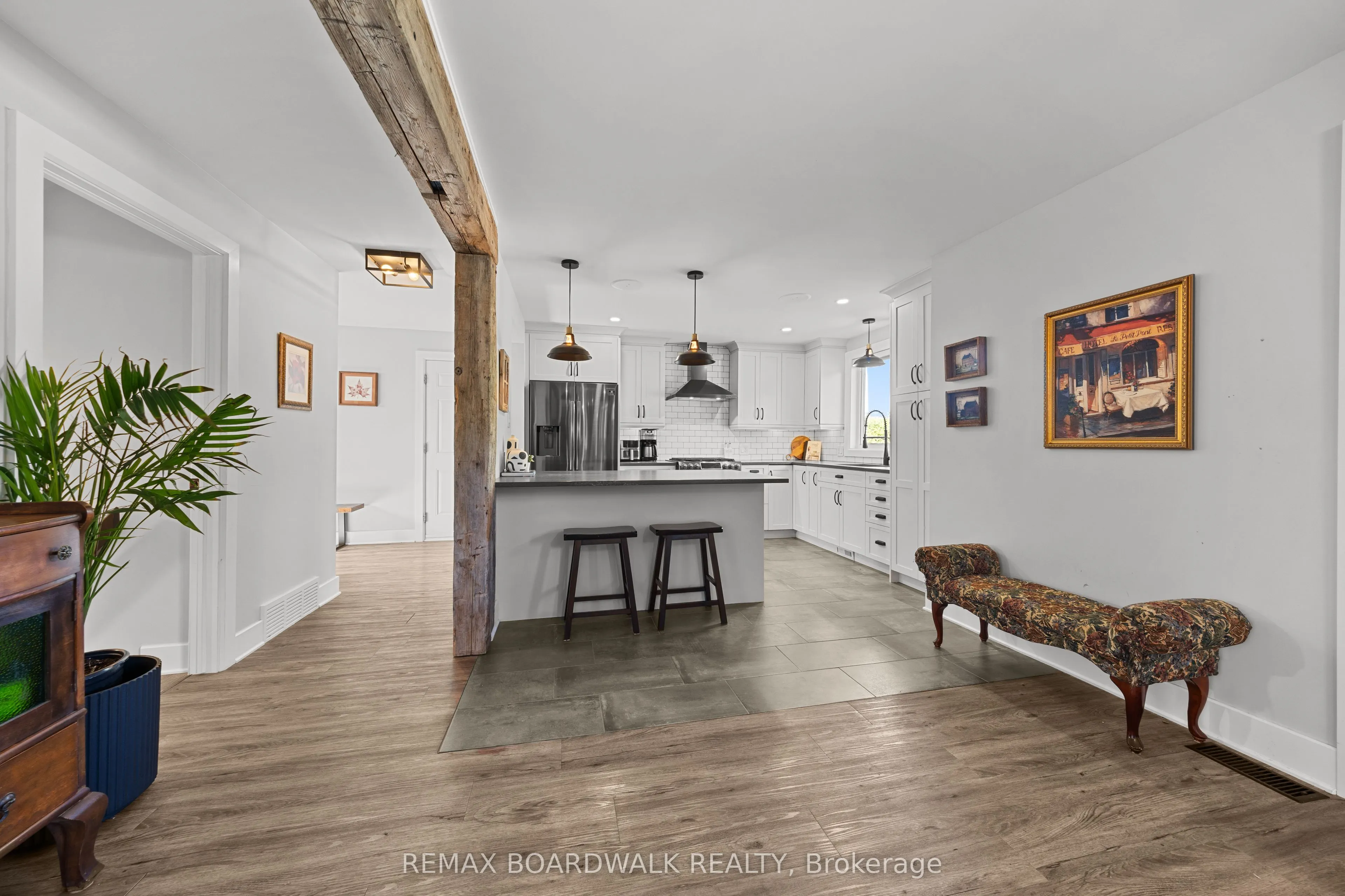 2187 Des Pins Street