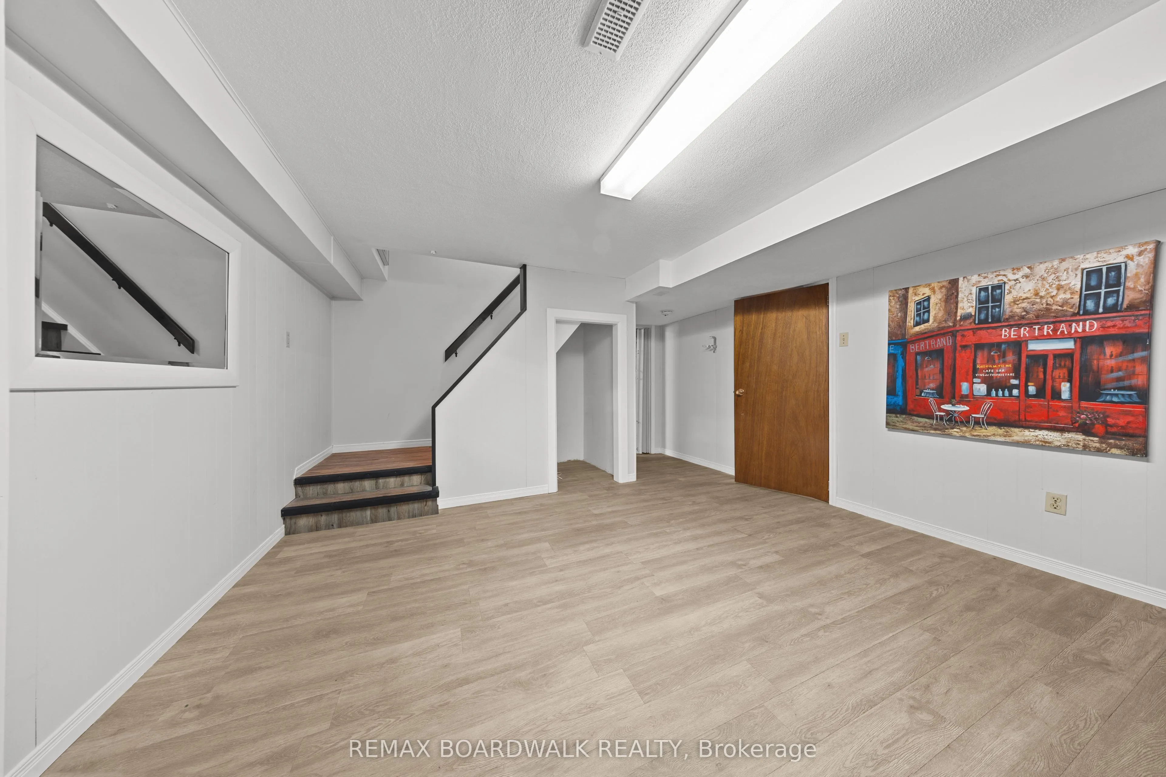 2187 Des Pins Street