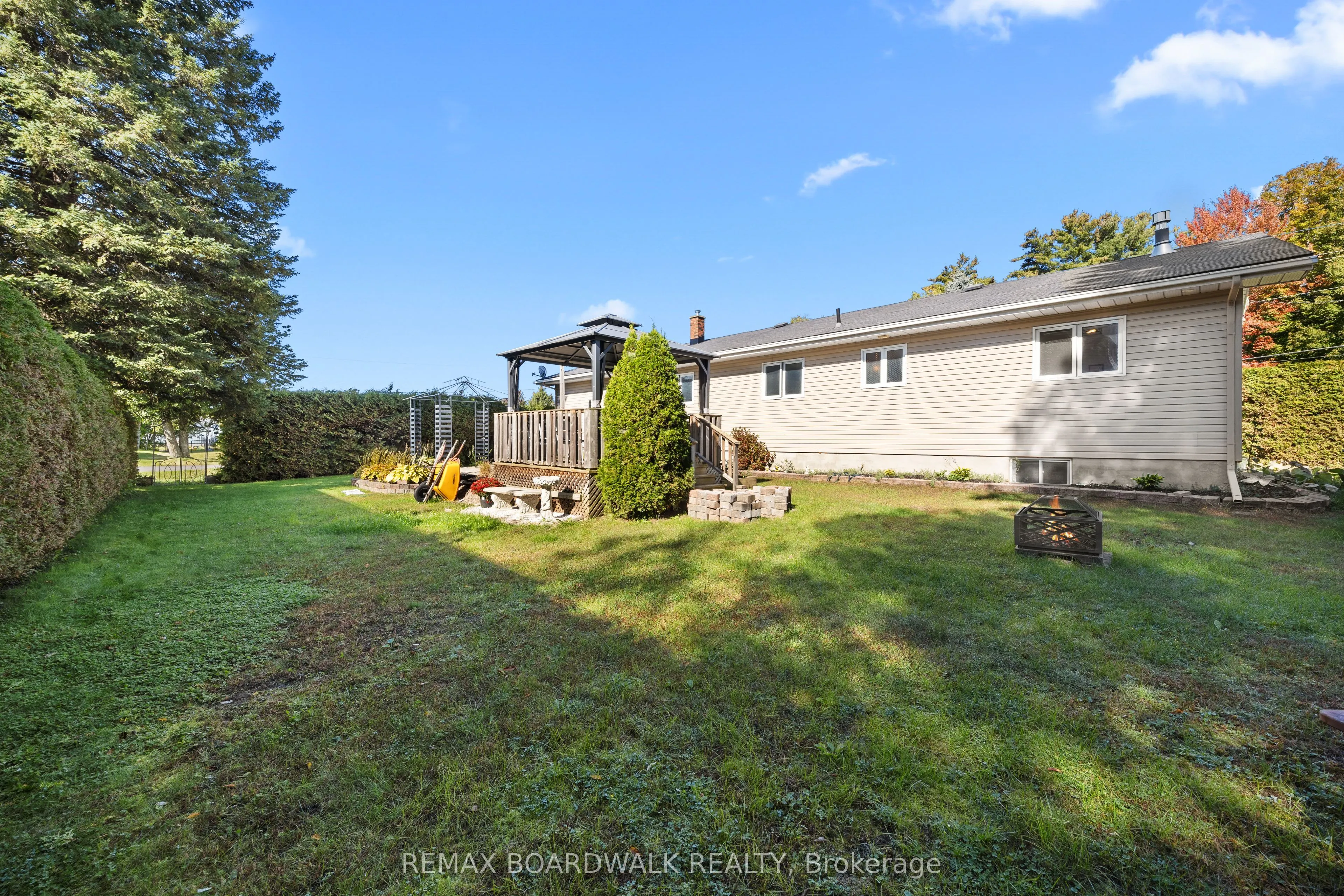 2187 Des Pins Street