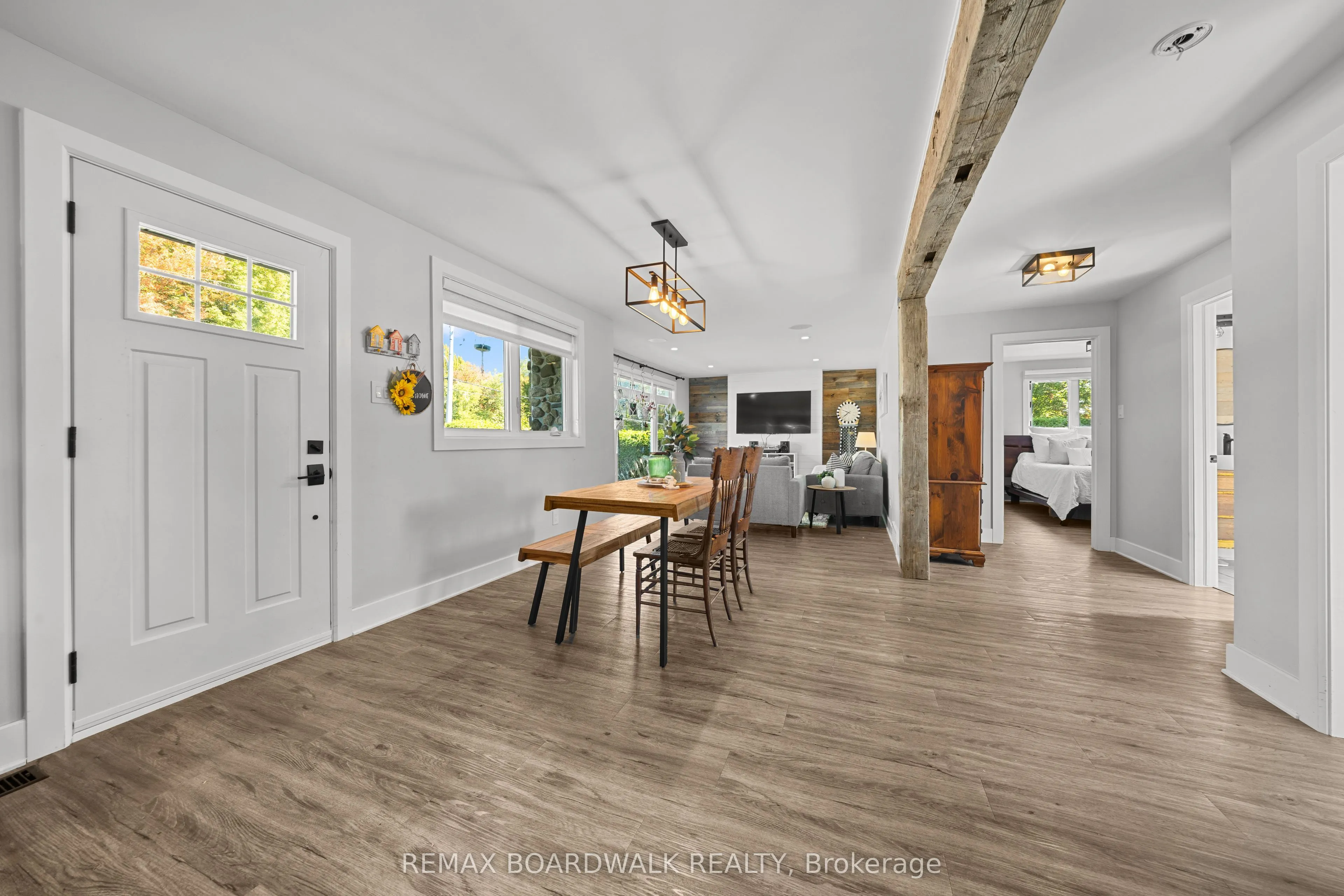 2187 Des Pins Street