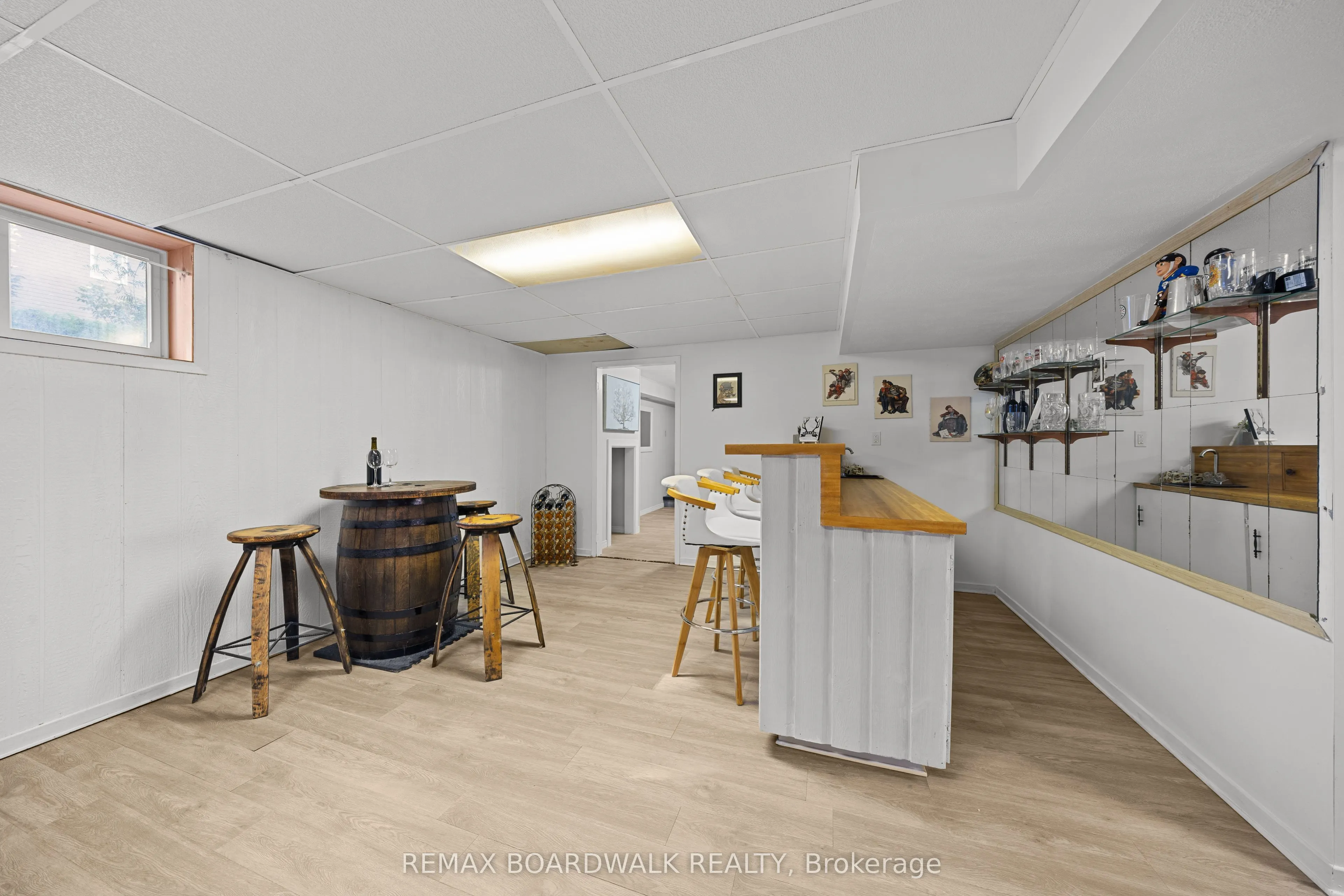 2187 Des Pins Street