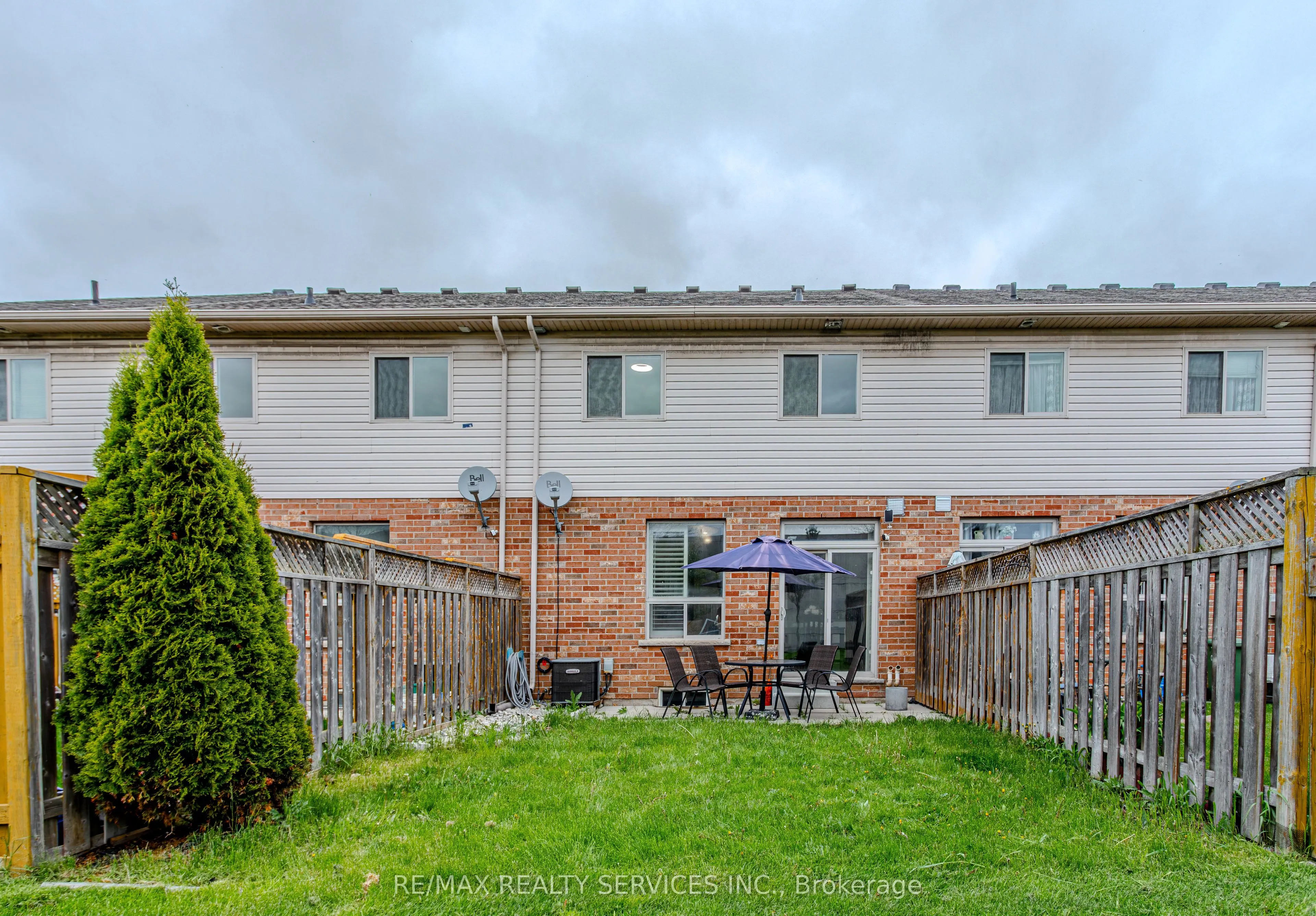 49 Marina Point Crescent N