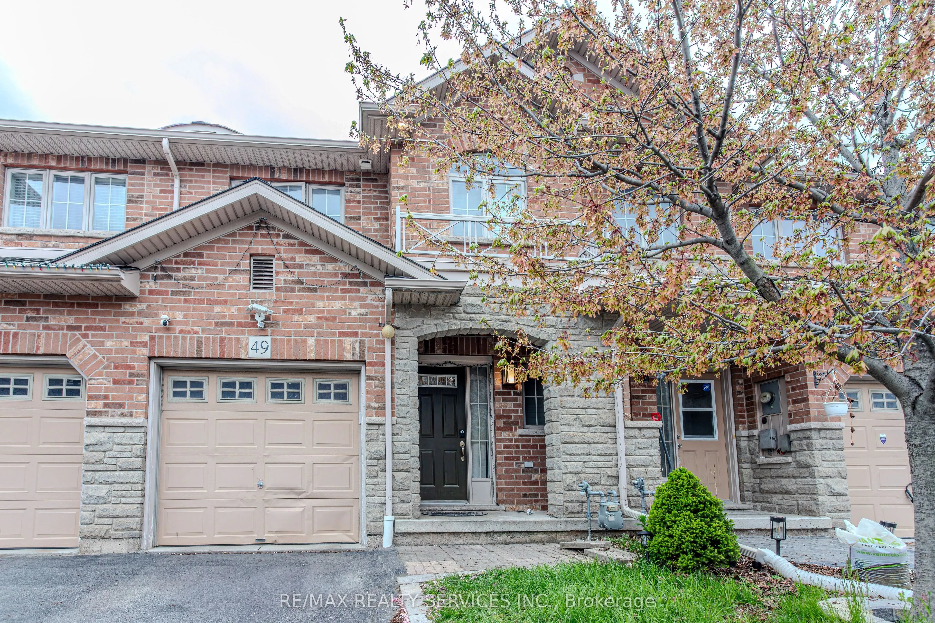 49 Marina Point Crescent N