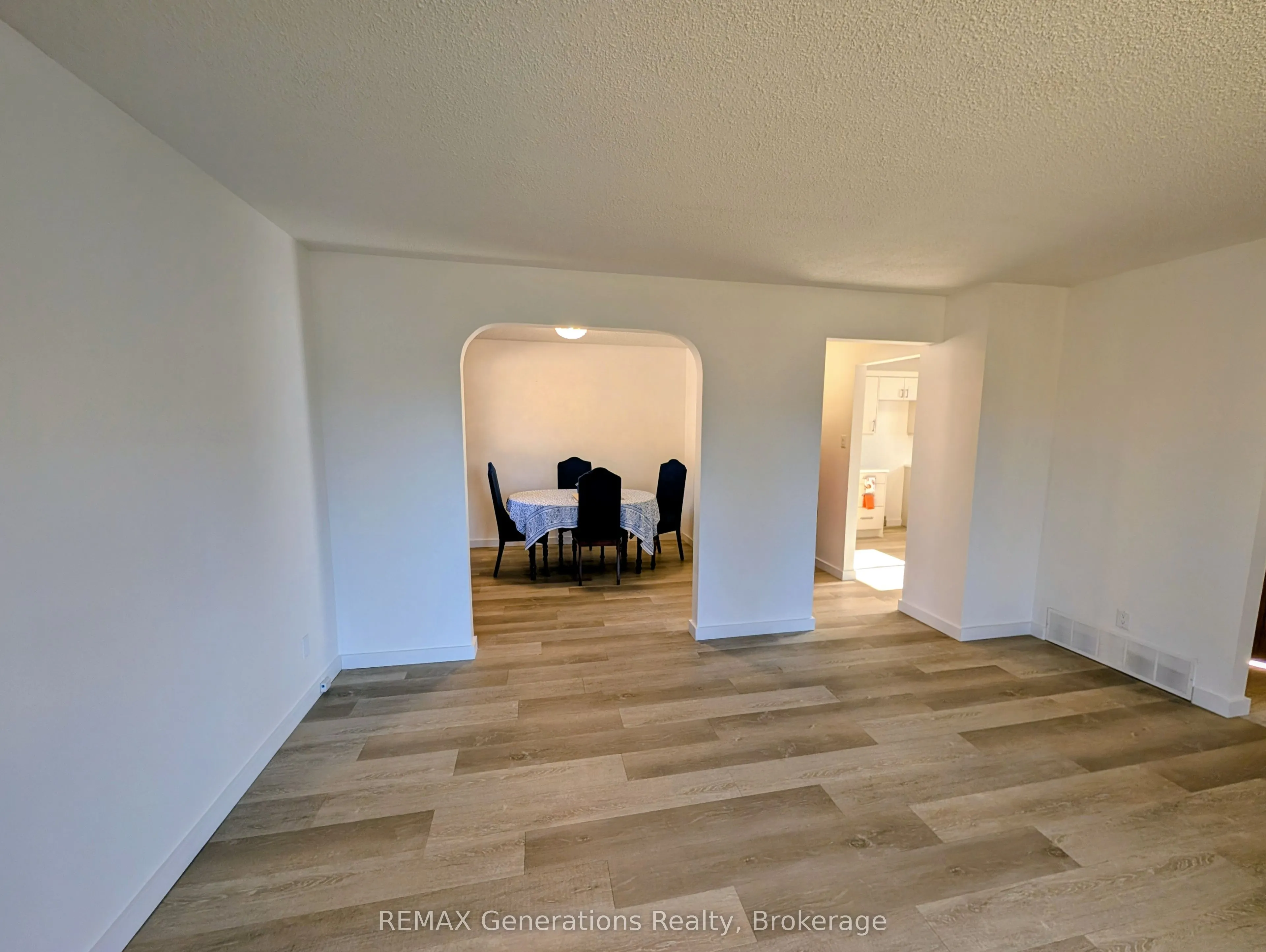 545 Lanark Crescent