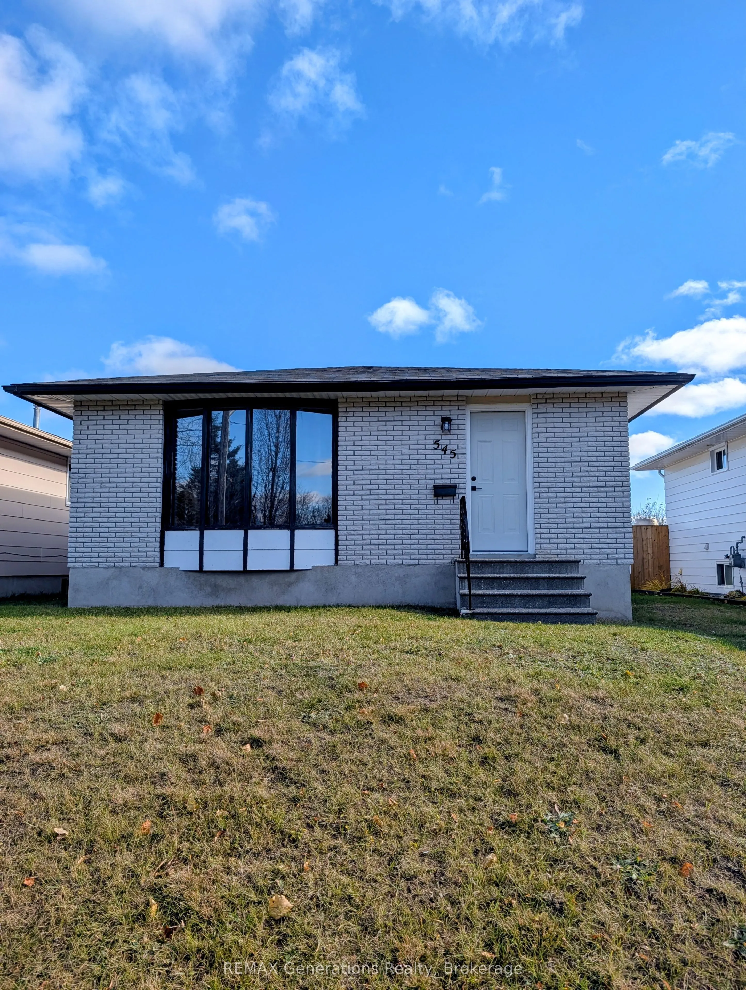 545 Lanark Crescent