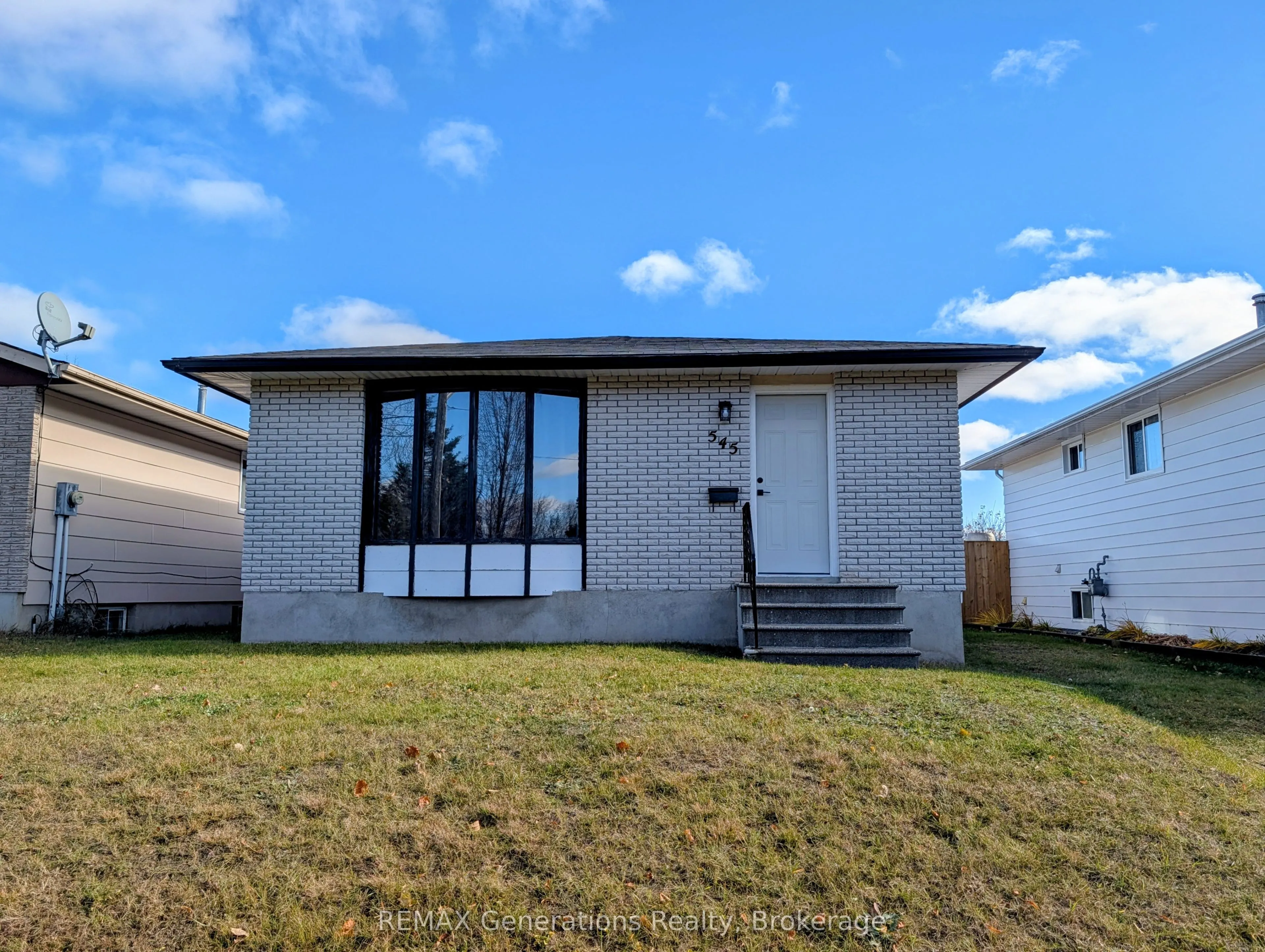 545 Lanark Crescent