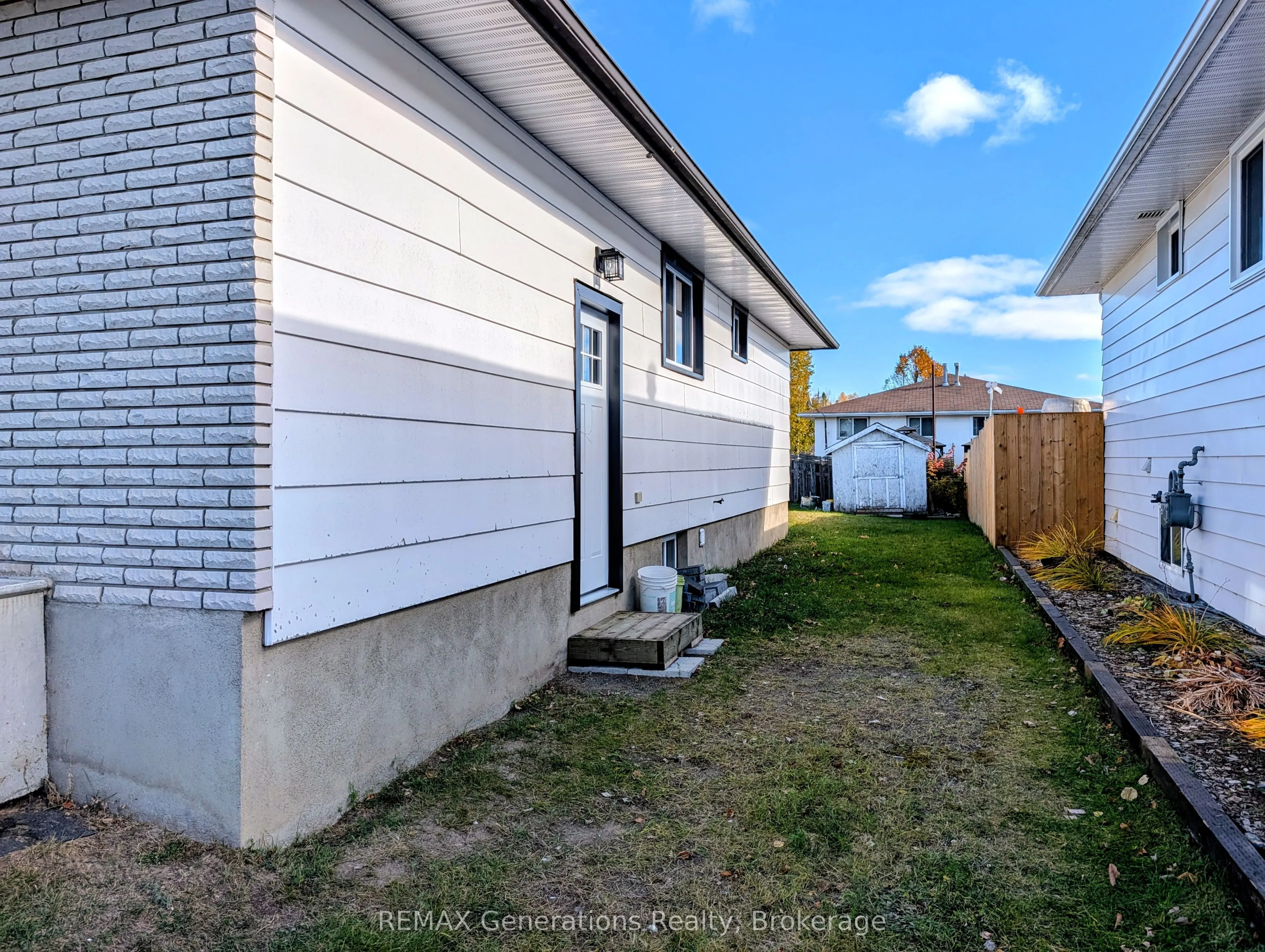 545 Lanark Crescent