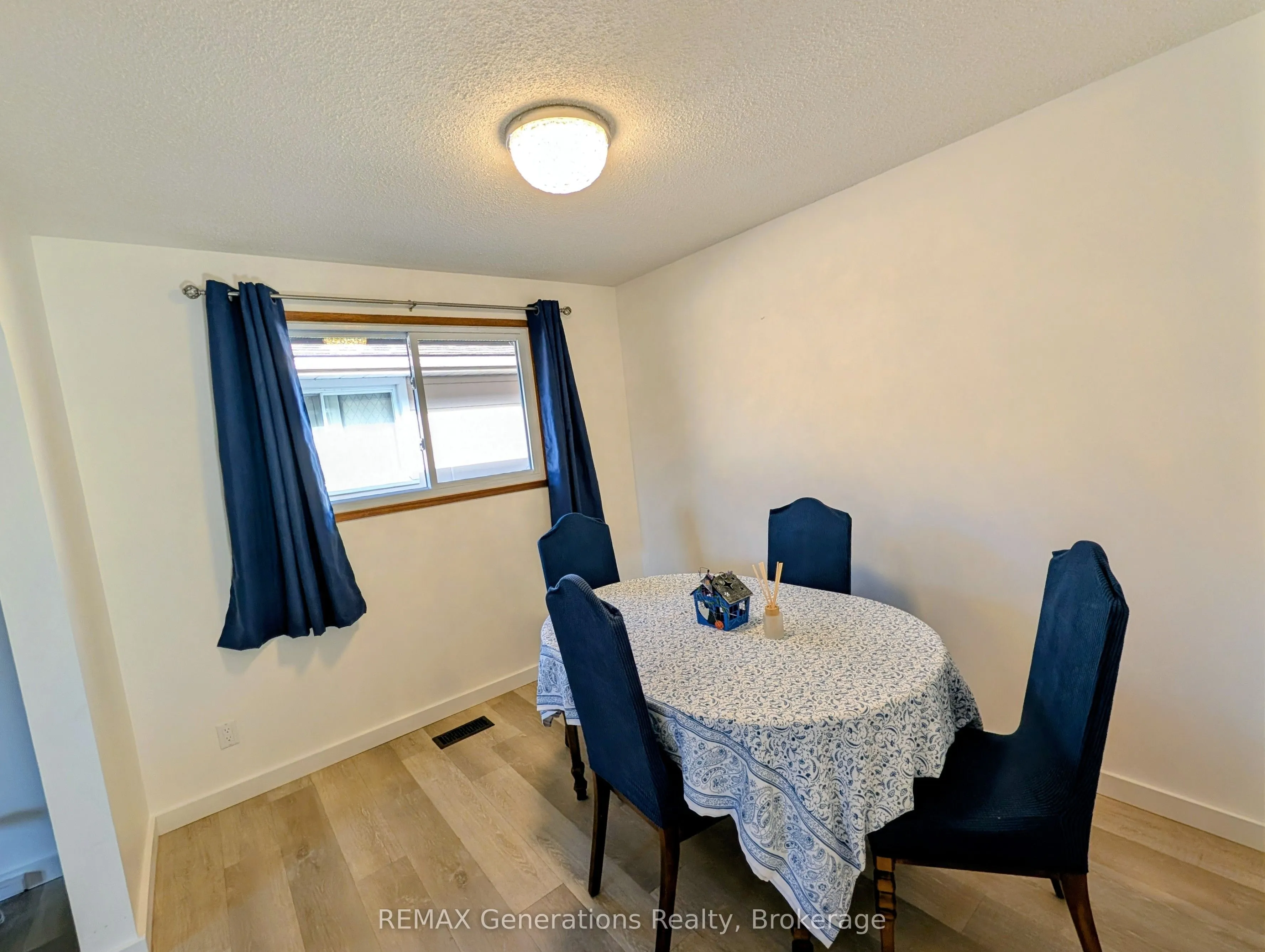 545 Lanark Crescent