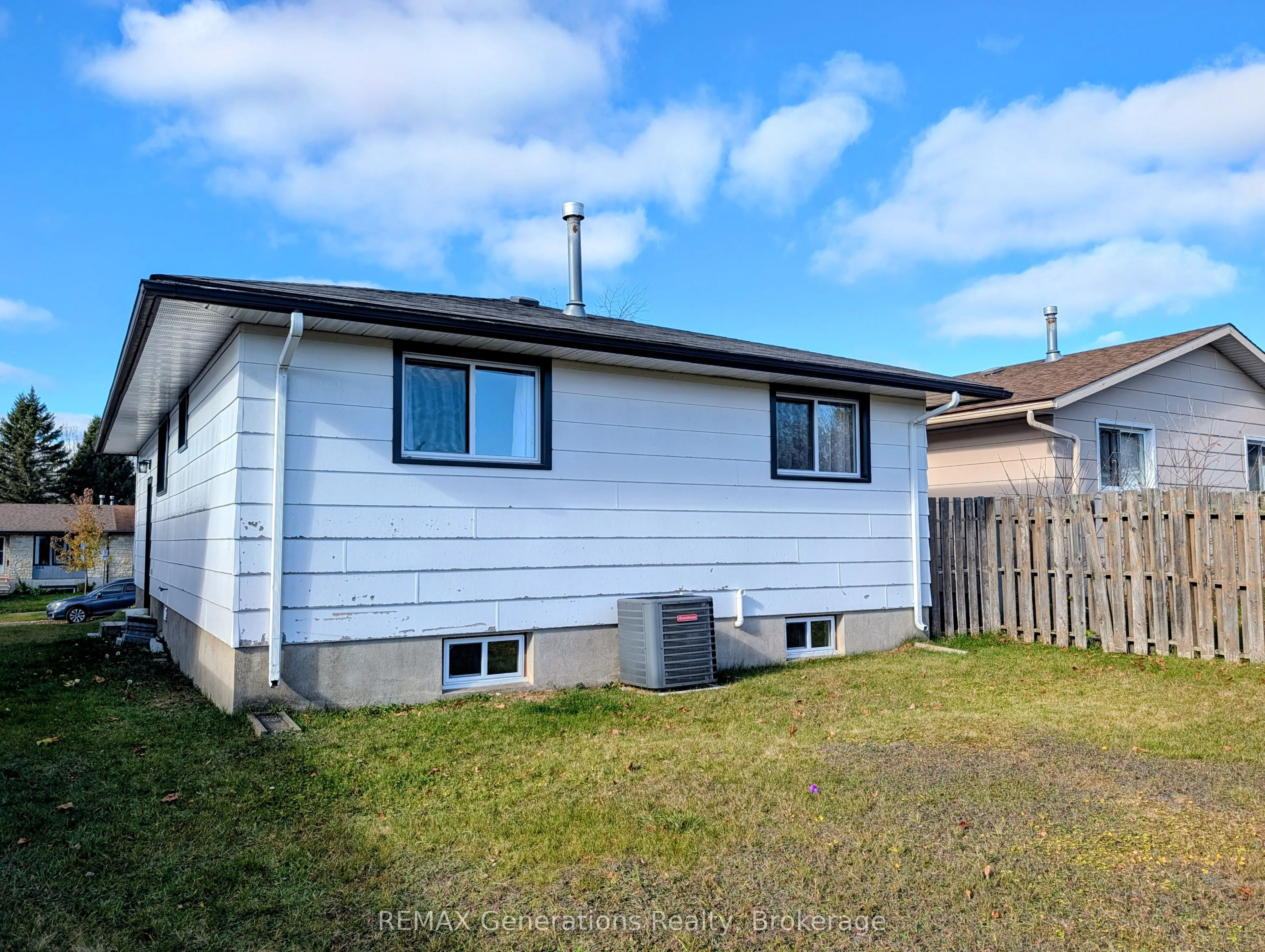 545 Lanark Crescent