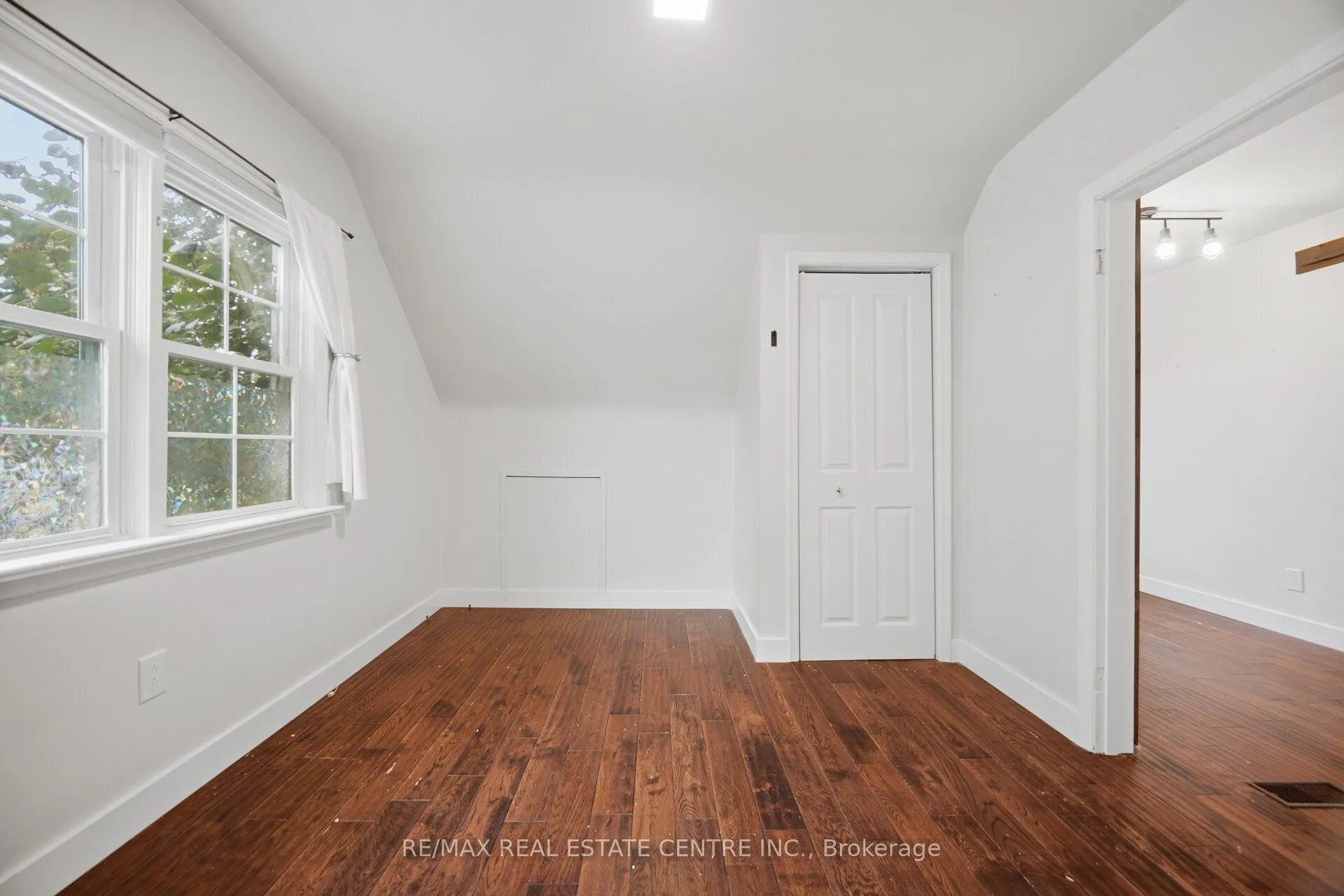 4 Lincoln Crescent