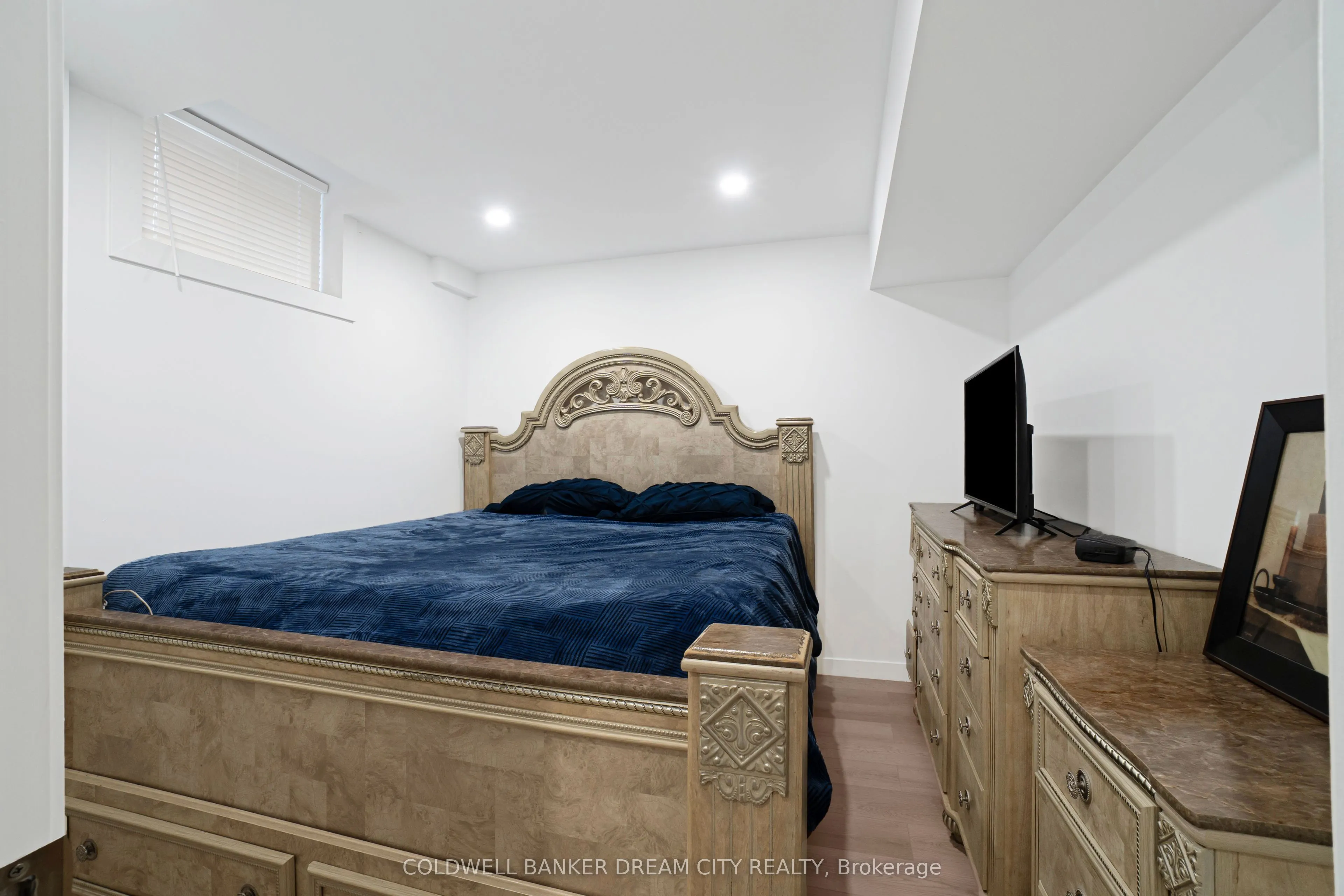 976 Kimball Crescent