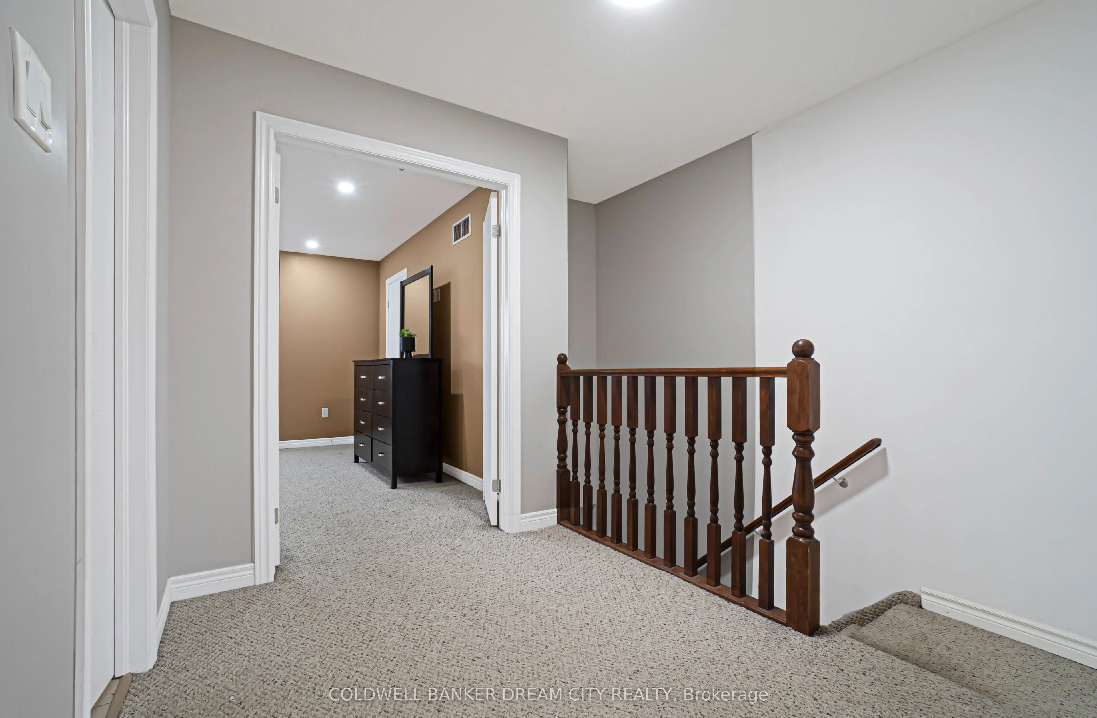 976 Kimball Crescent