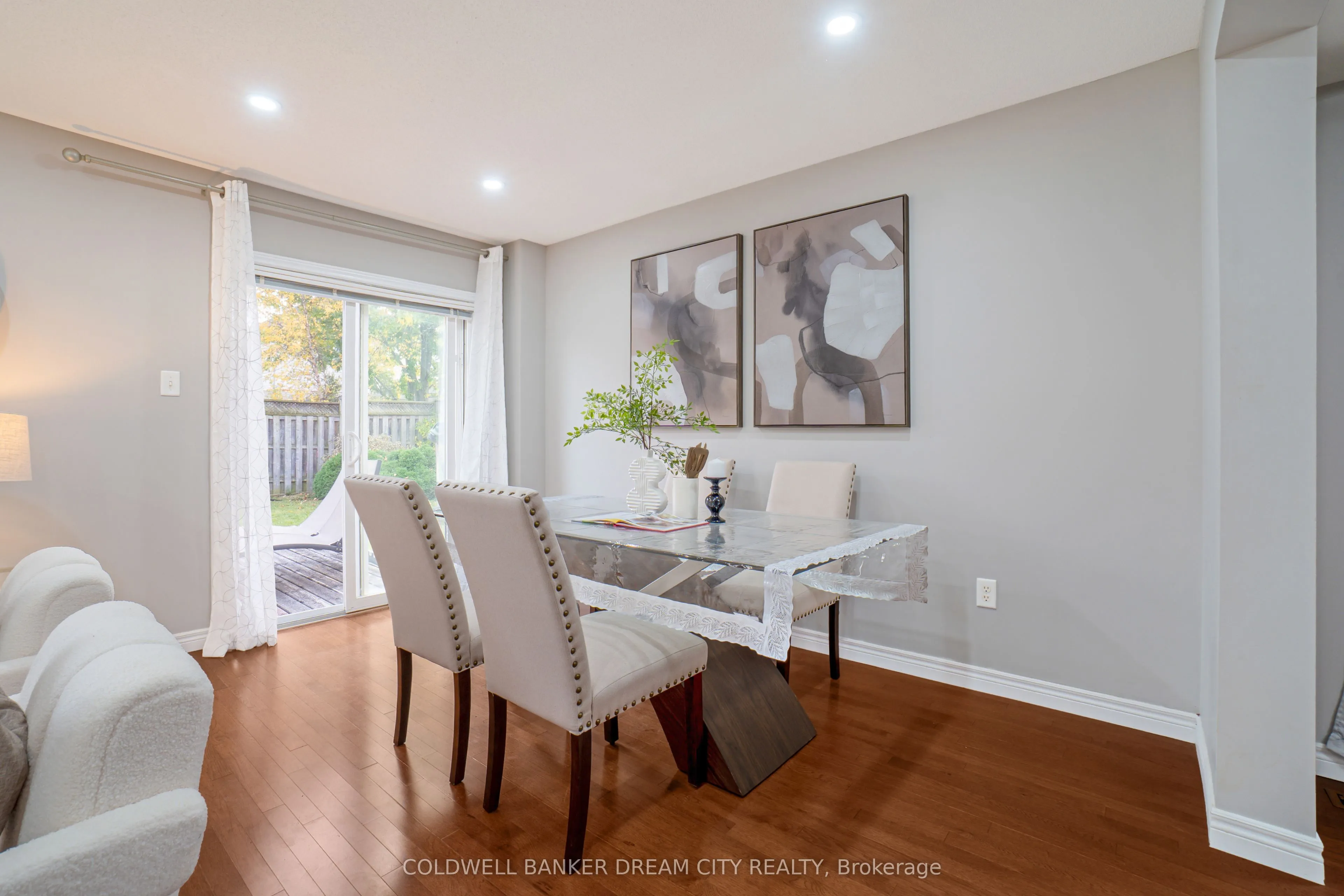 976 Kimball Crescent