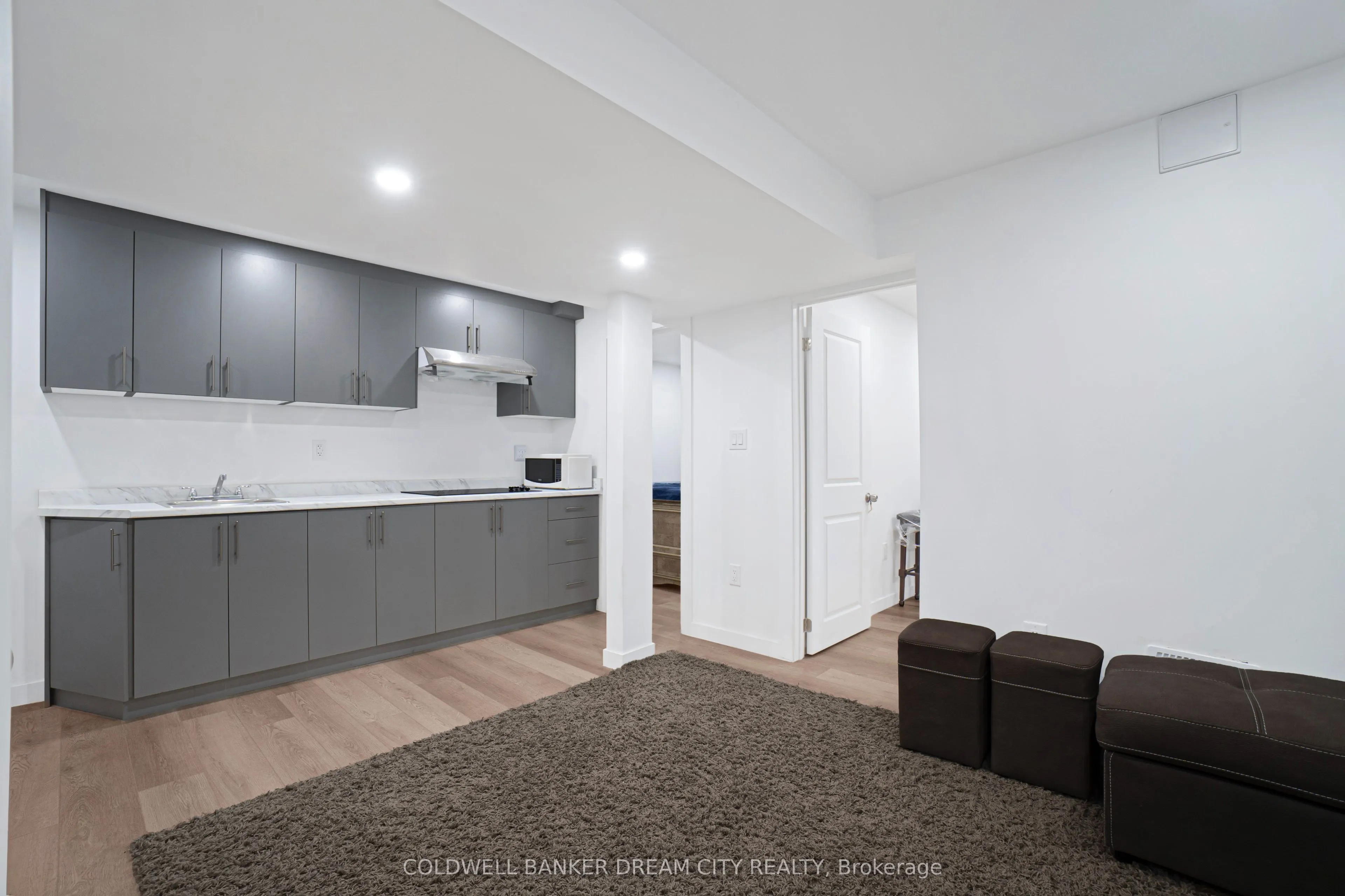 976 Kimball Crescent