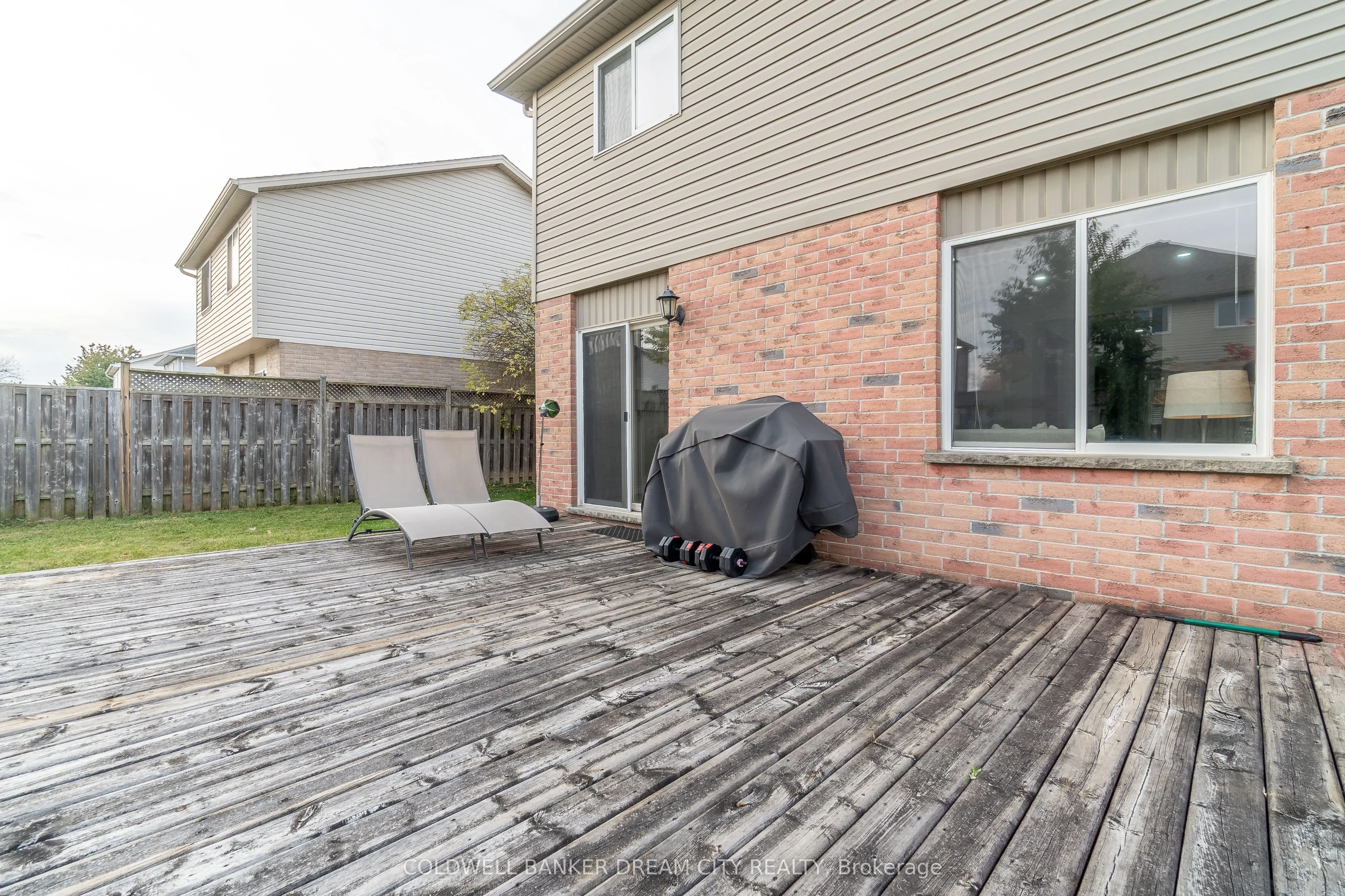 976 Kimball Crescent