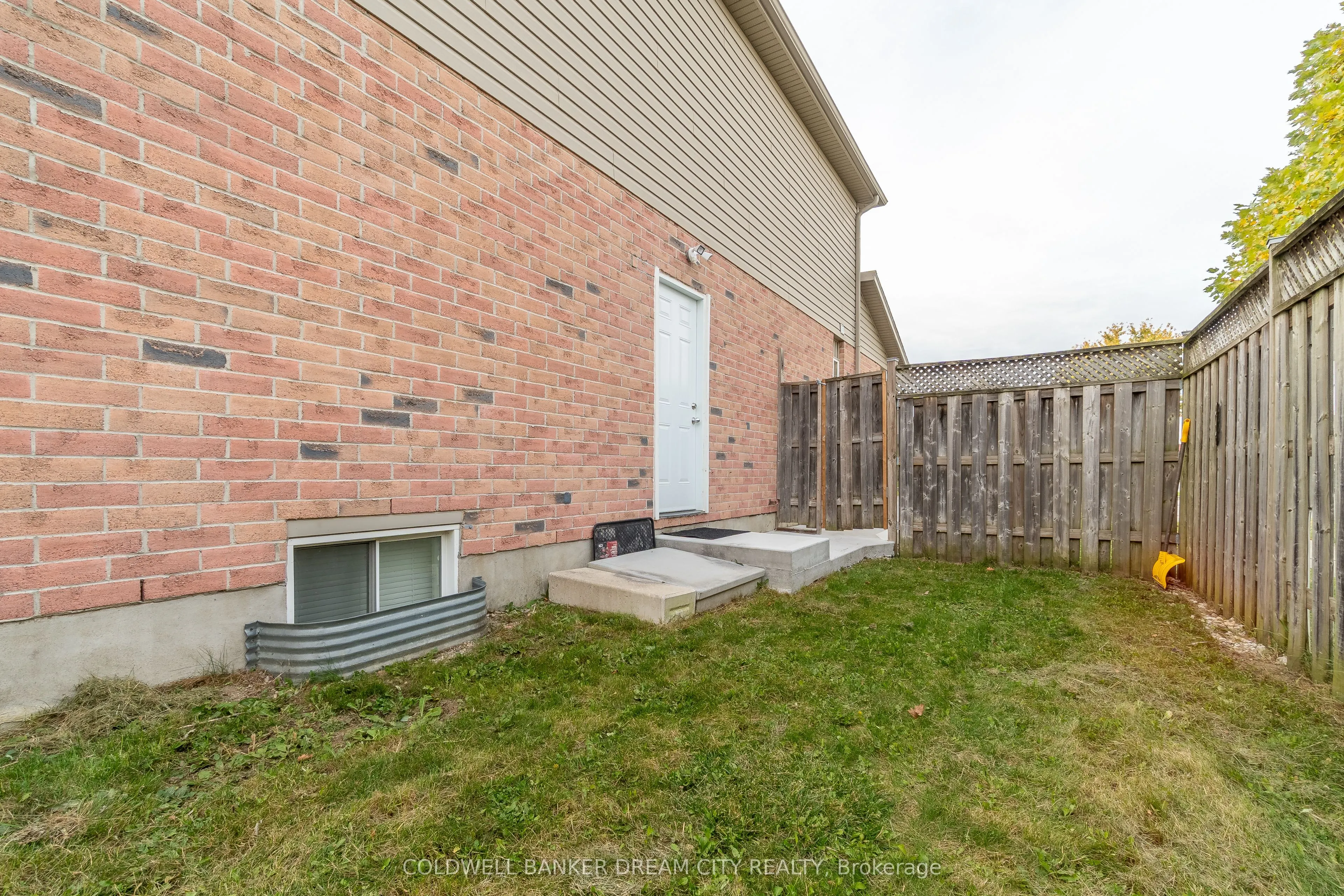 976 Kimball Crescent