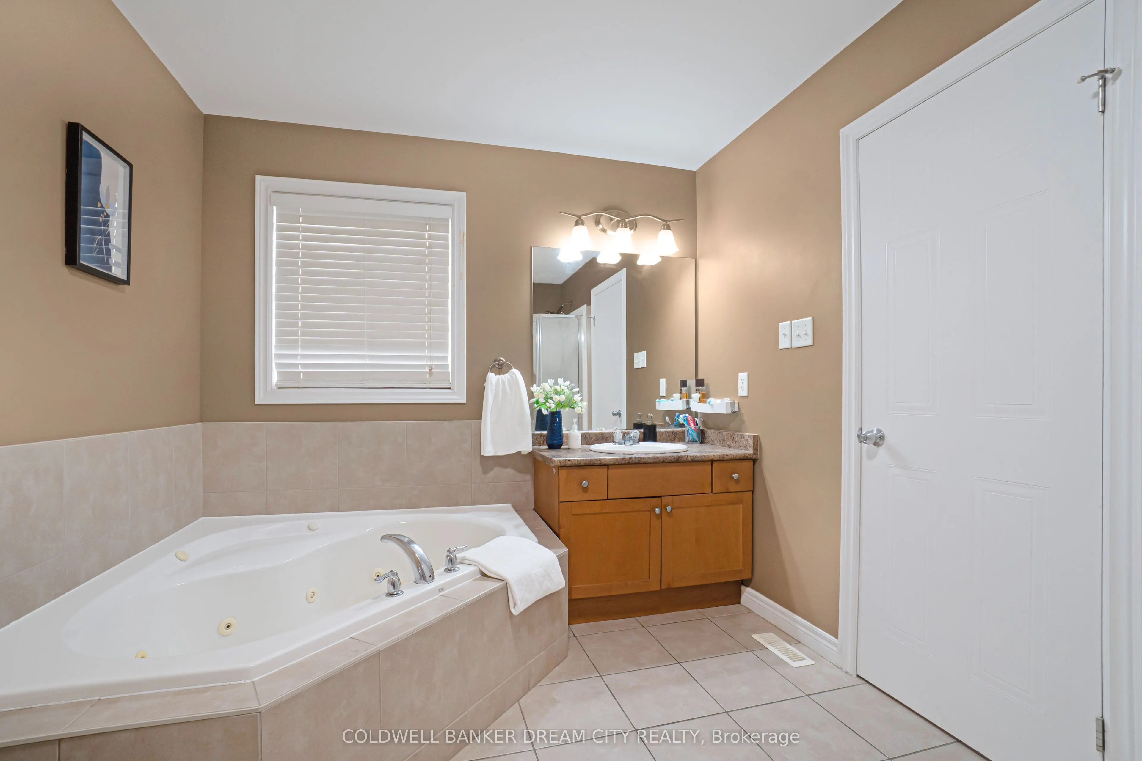 976 Kimball Crescent