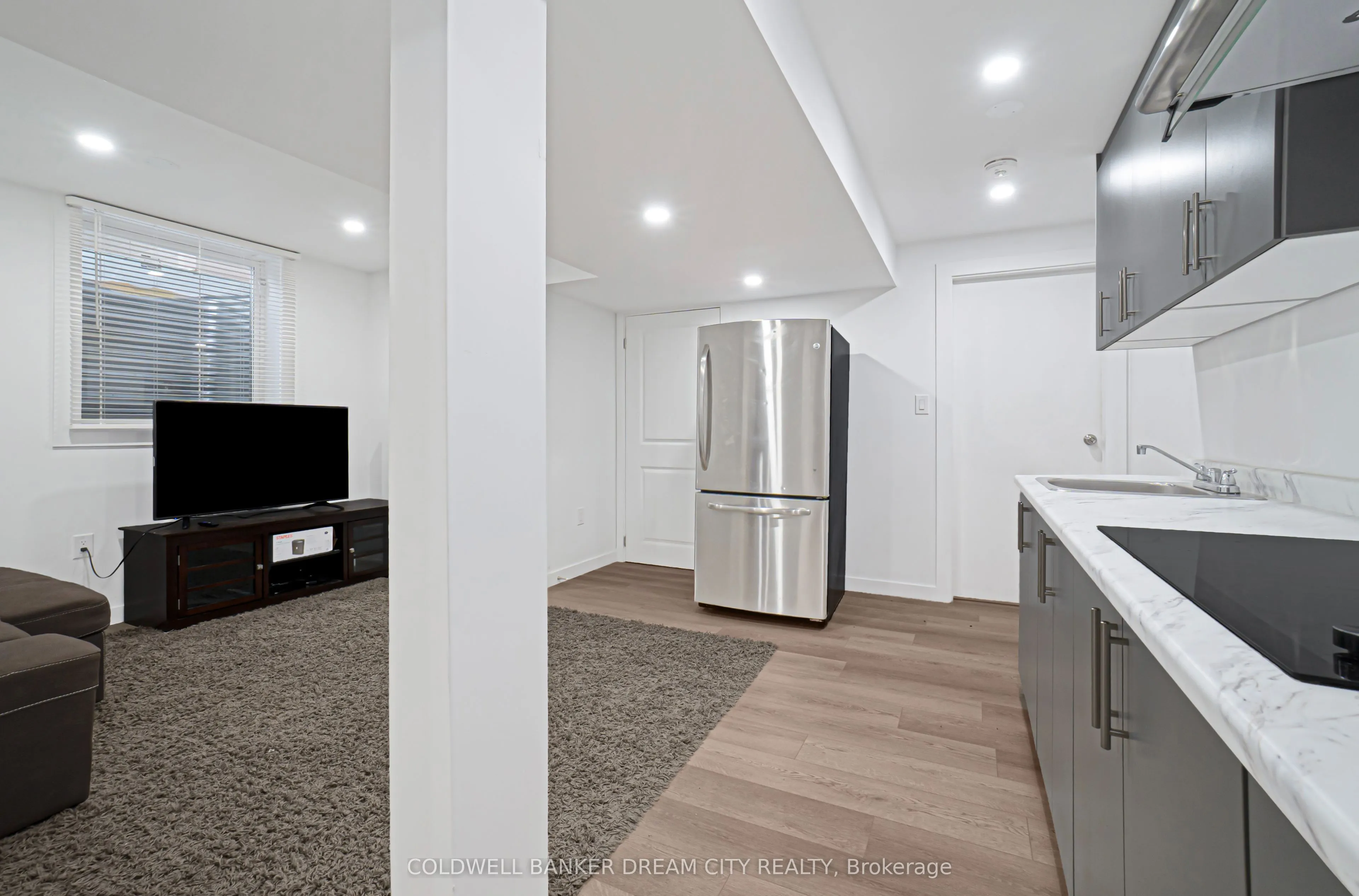 976 Kimball Crescent