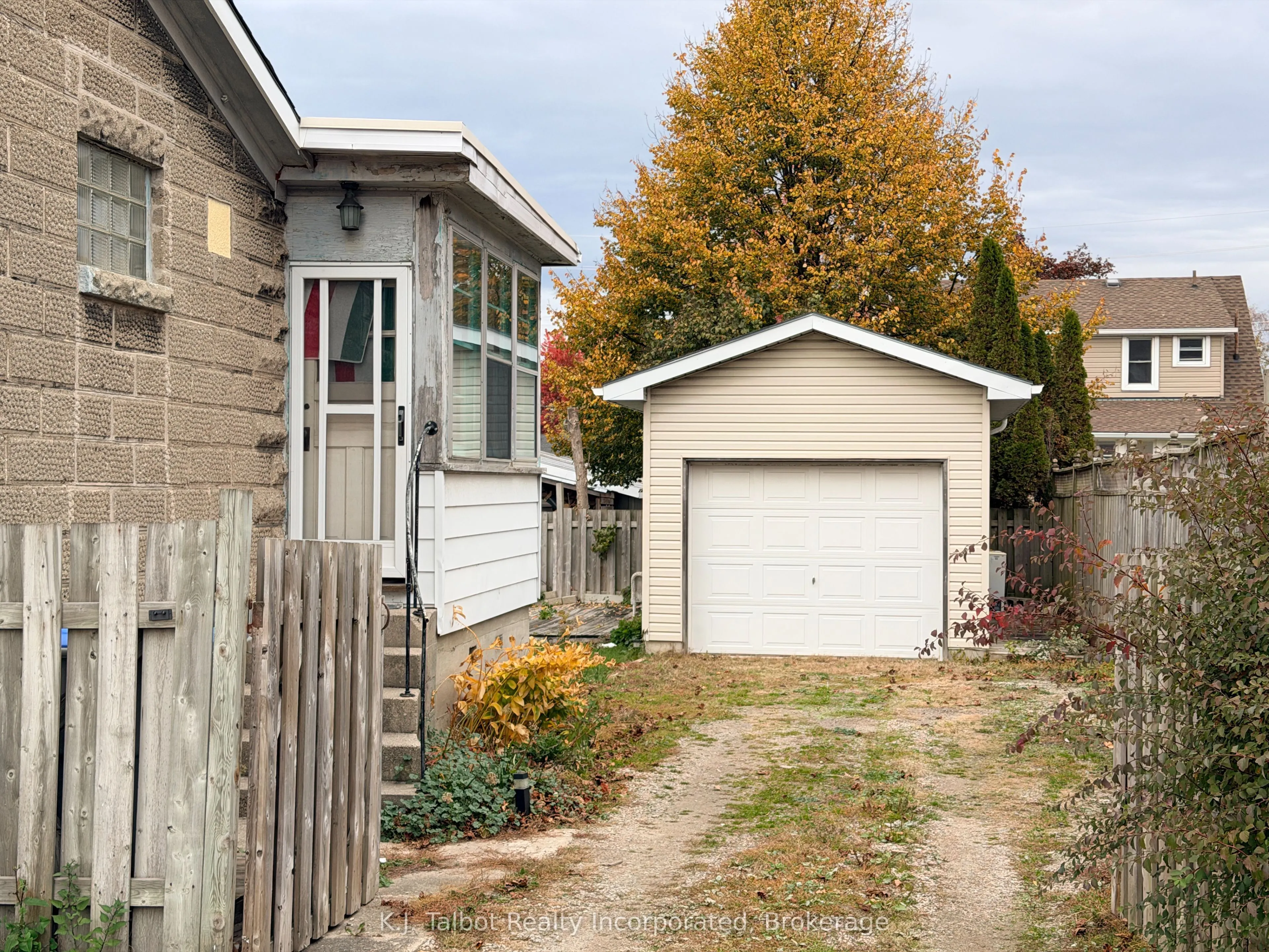 87 Elgin Avenue E