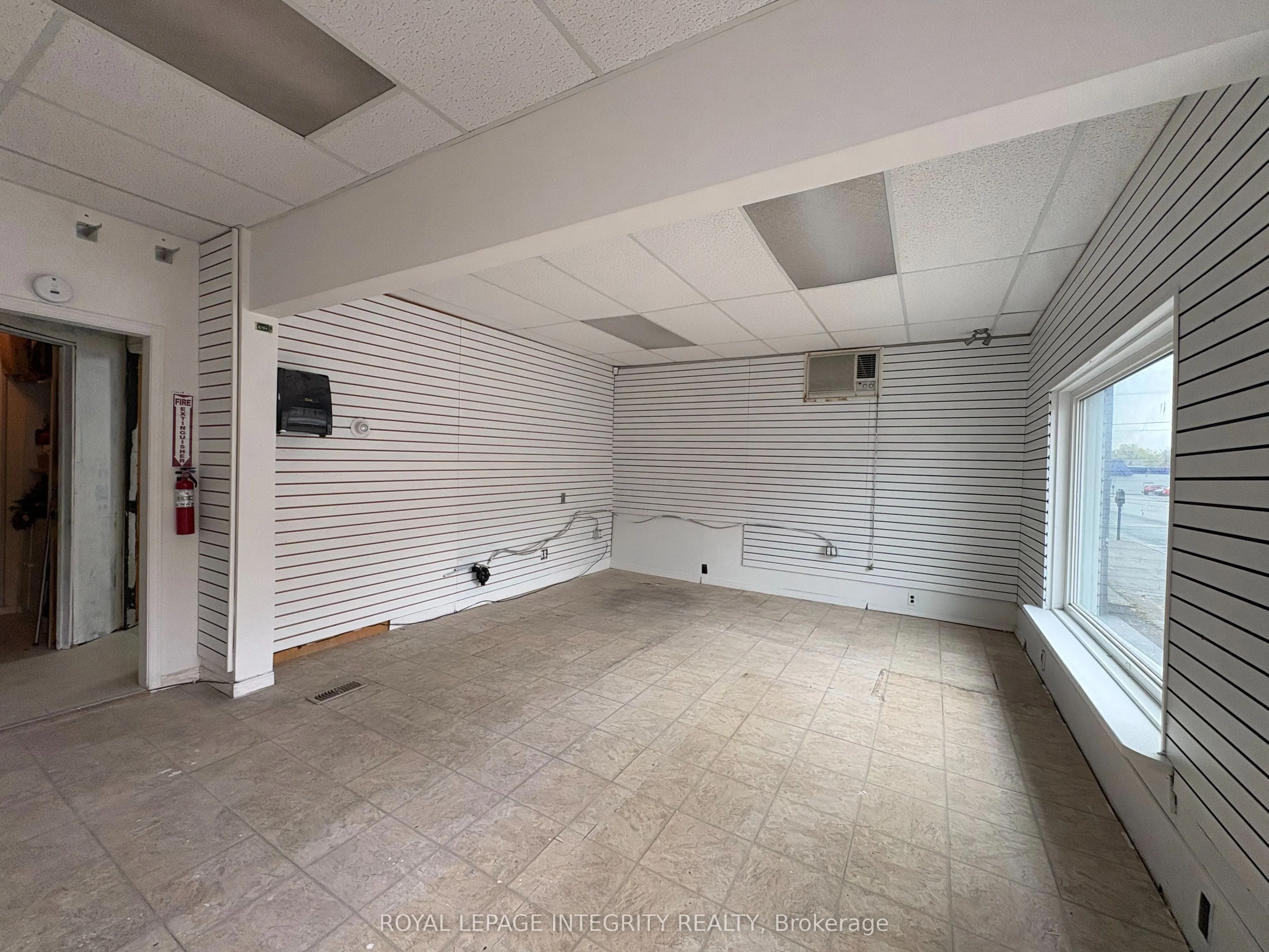 26 WILSON Street W #B