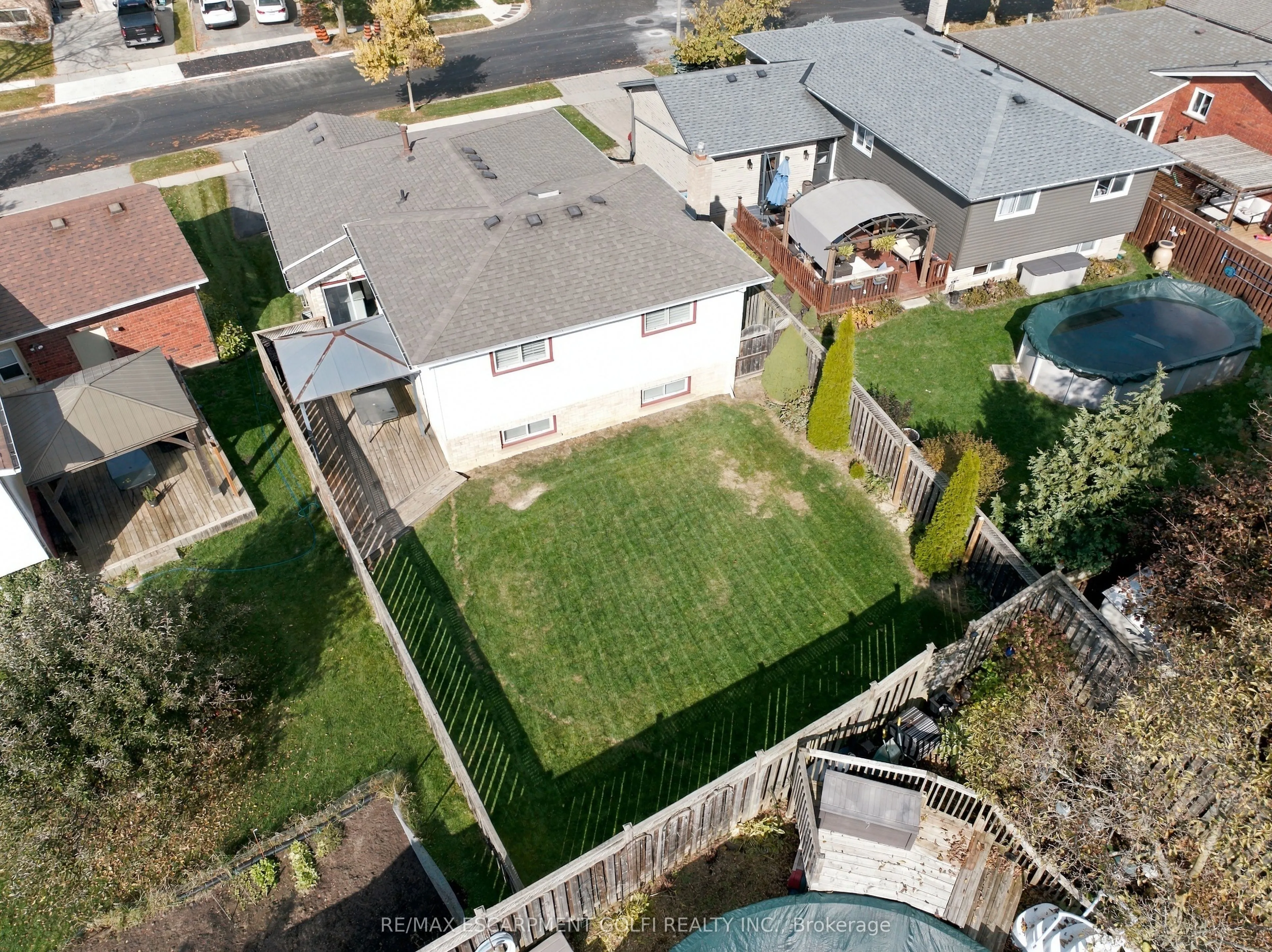 99 Lynden Hill Crescent