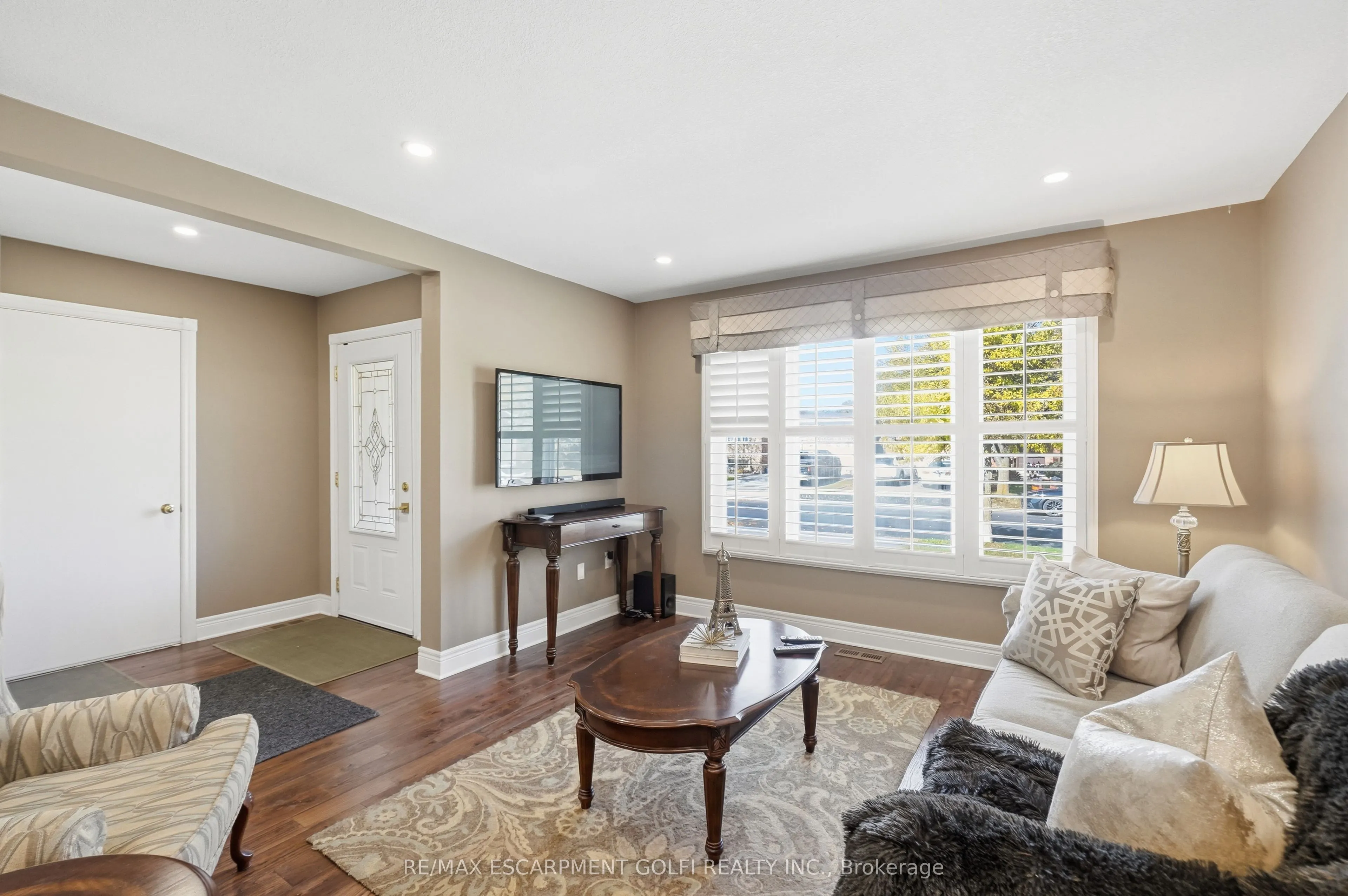 99 Lynden Hill Crescent
