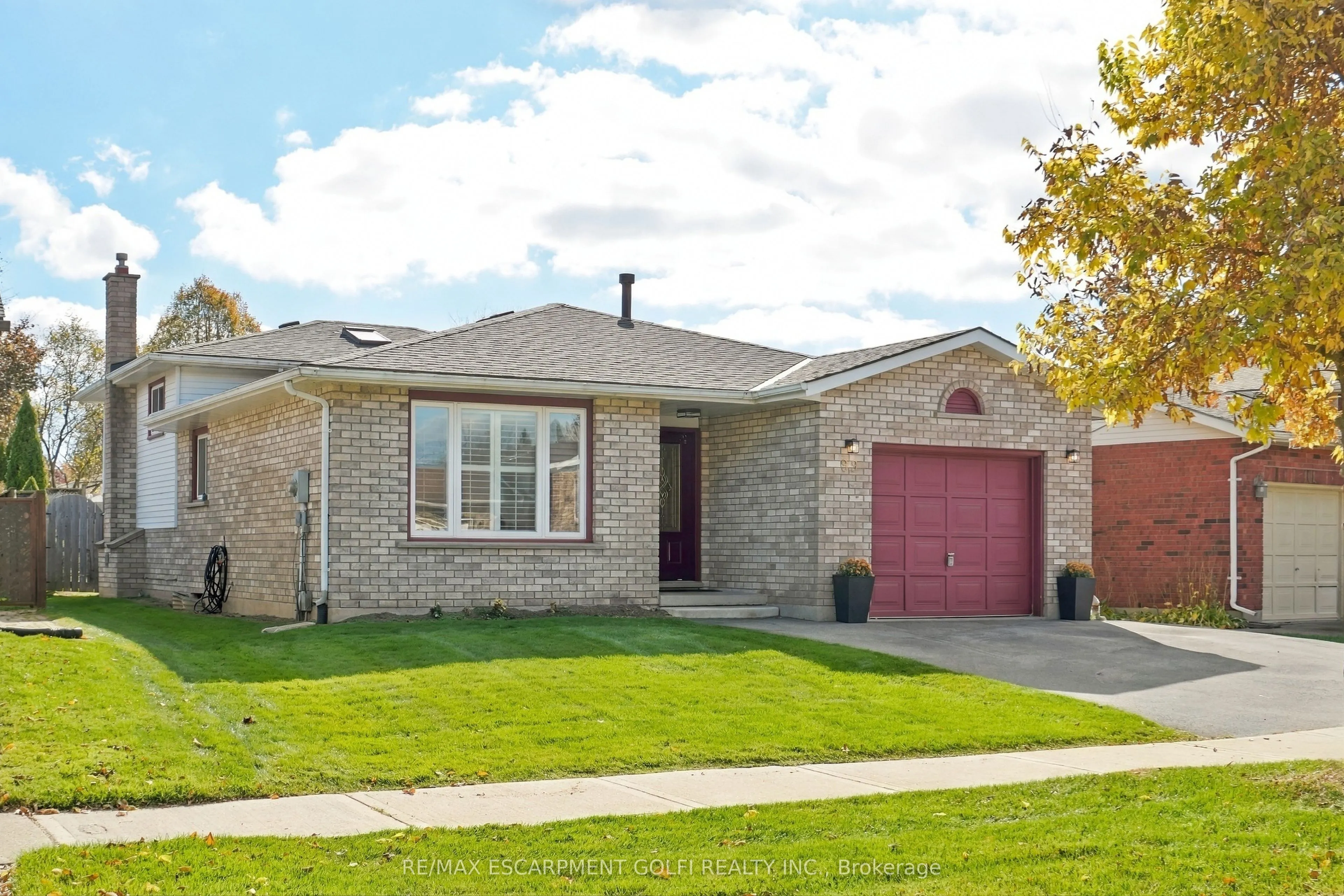 99 Lynden Hill Crescent