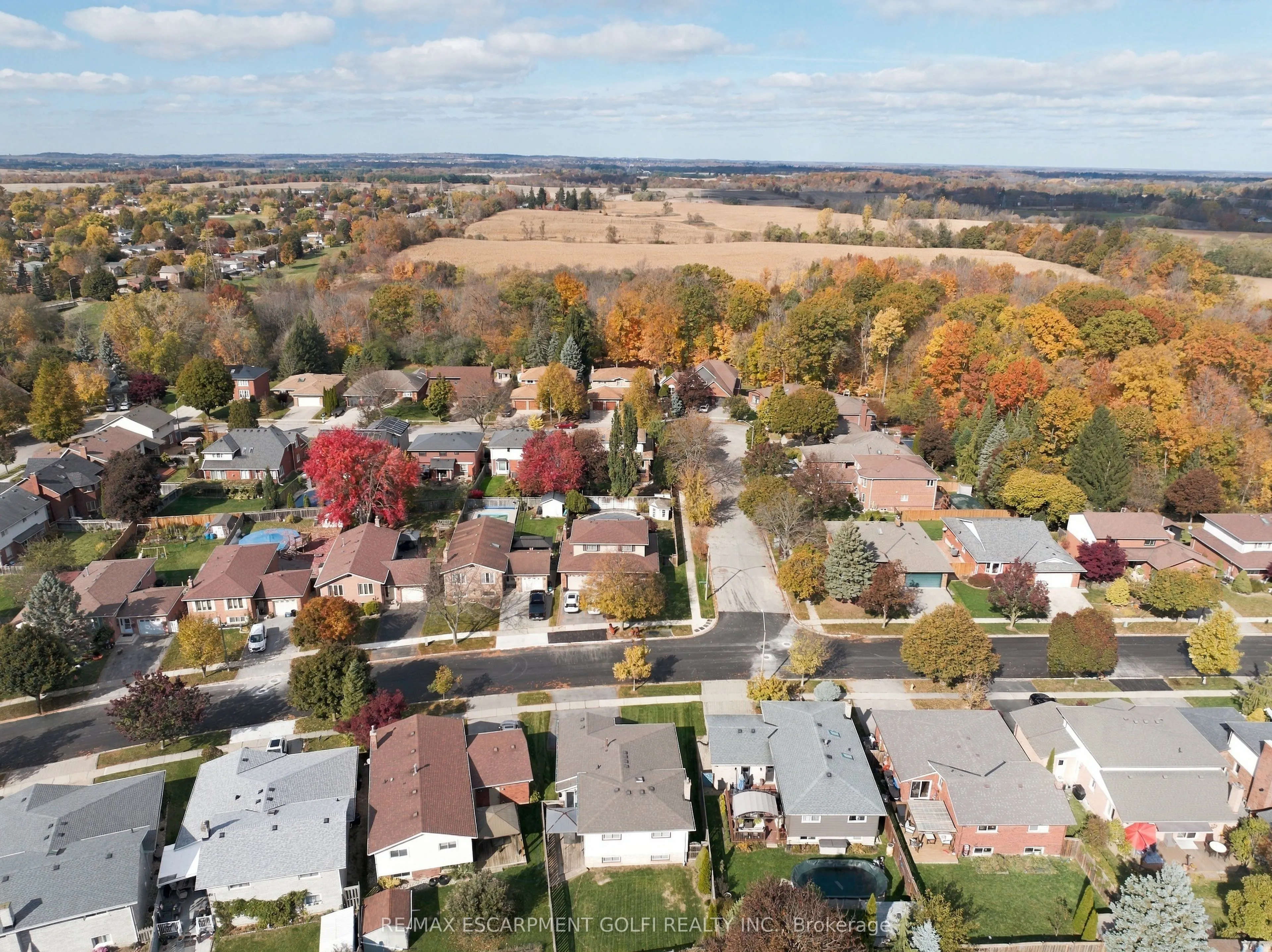 99 Lynden Hill Crescent