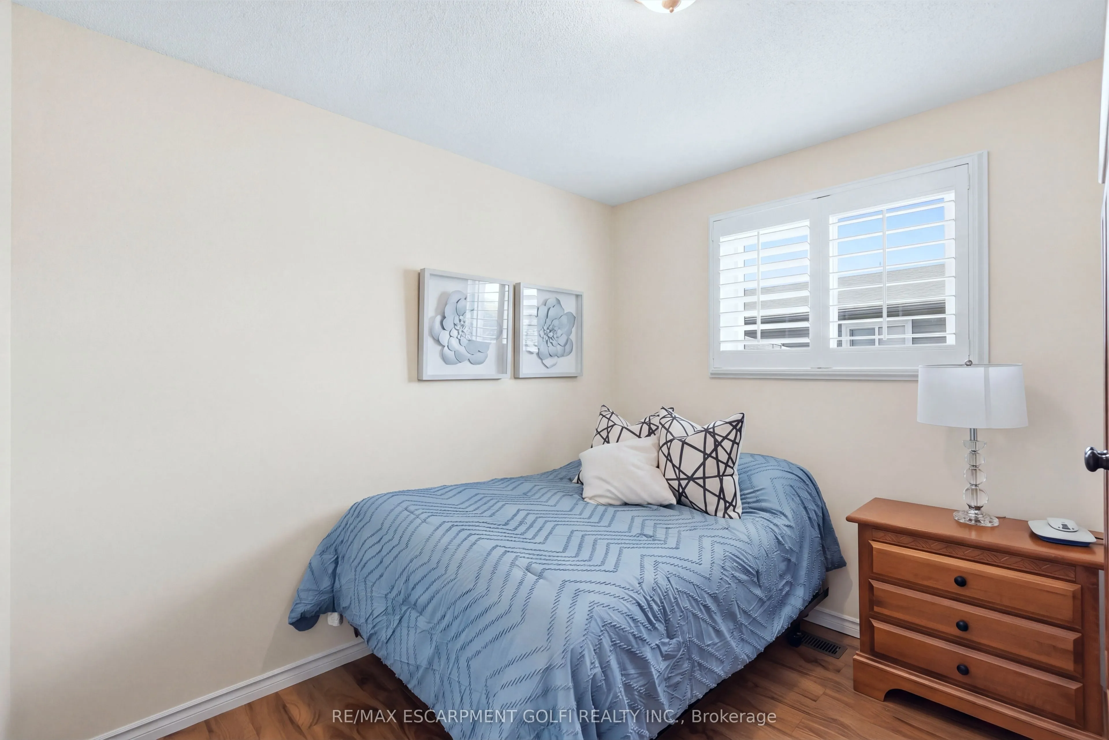 99 Lynden Hill Crescent
