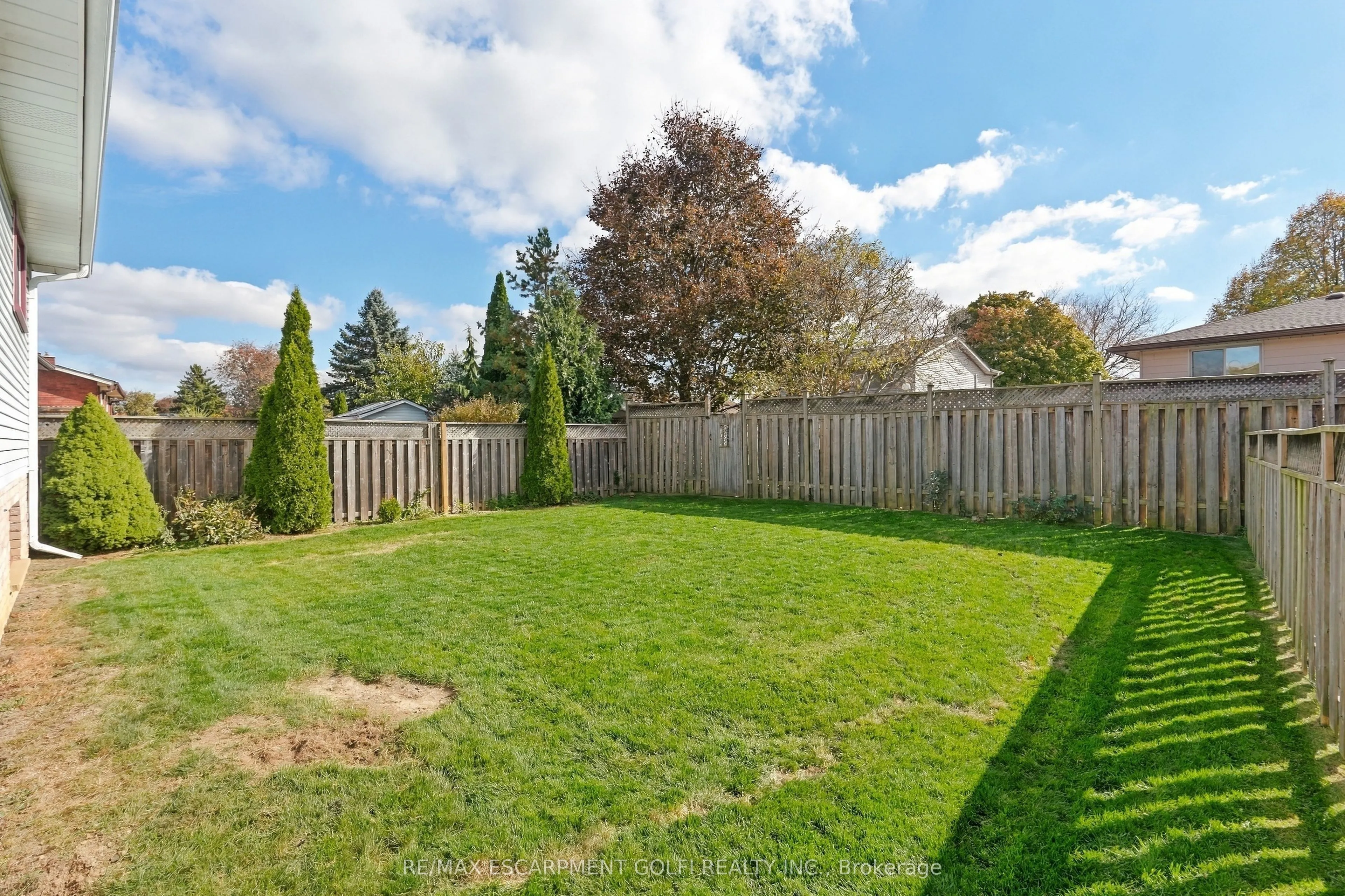 99 Lynden Hill Crescent