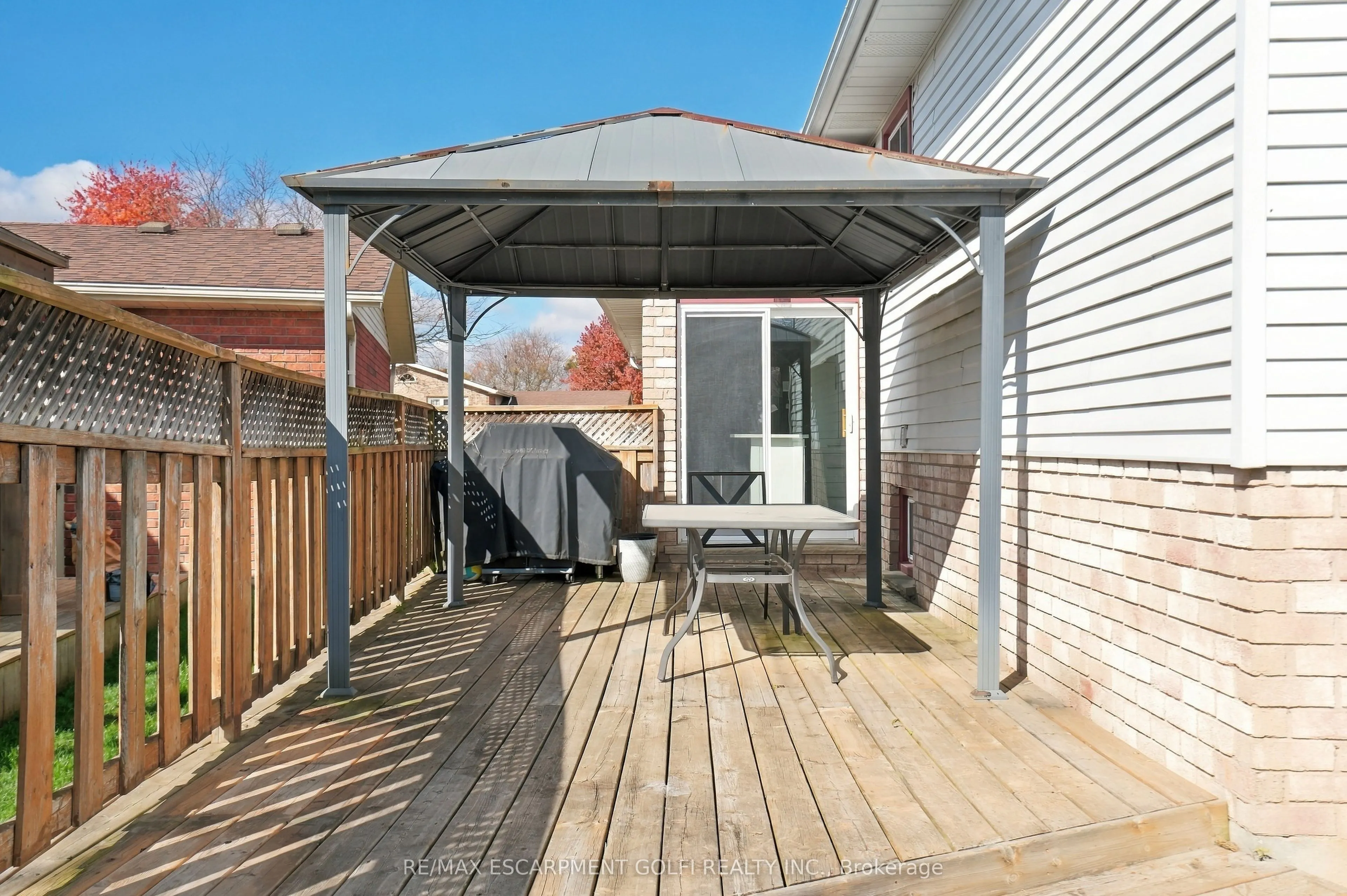 99 Lynden Hill Crescent