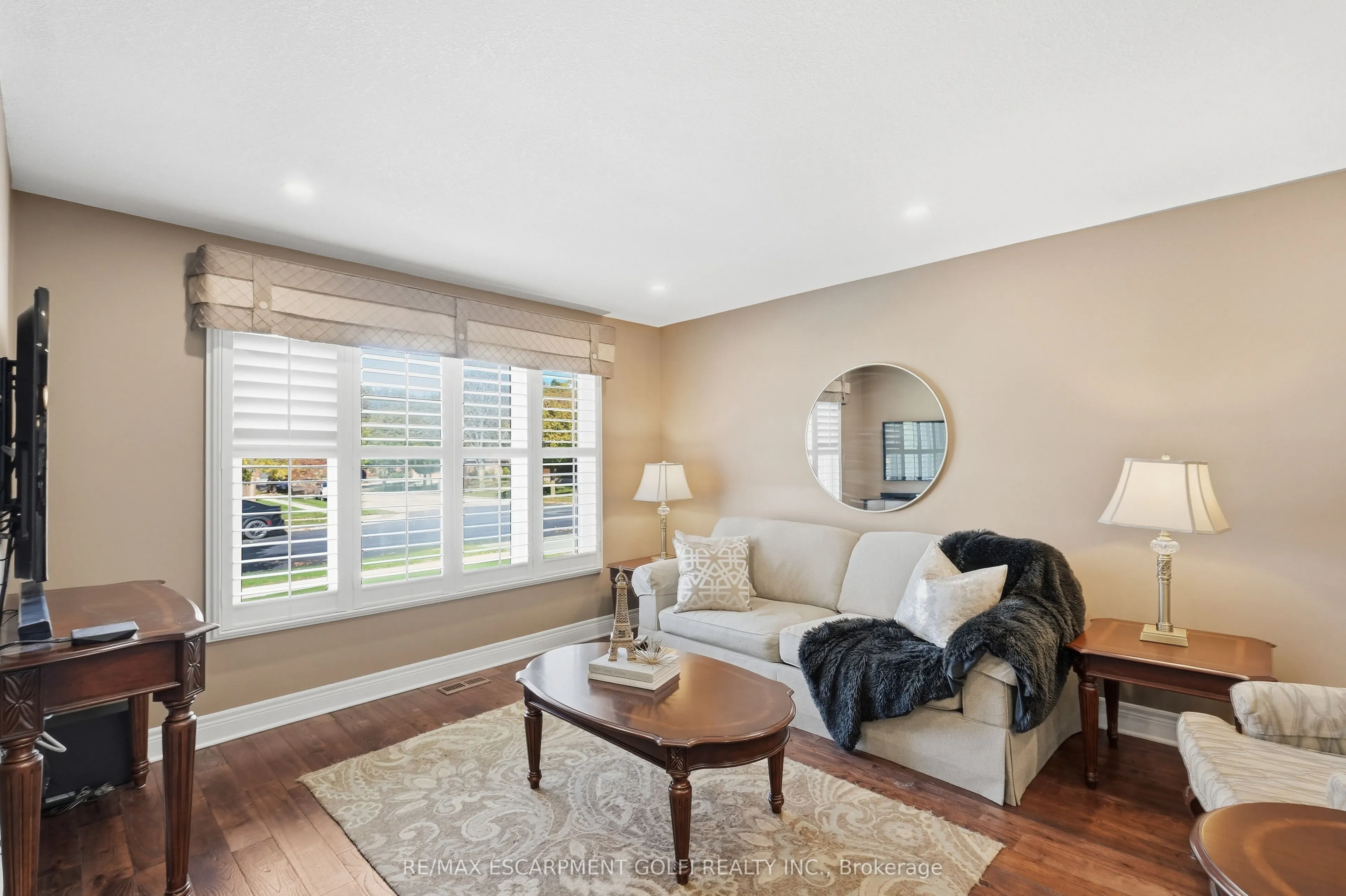 99 Lynden Hill Crescent