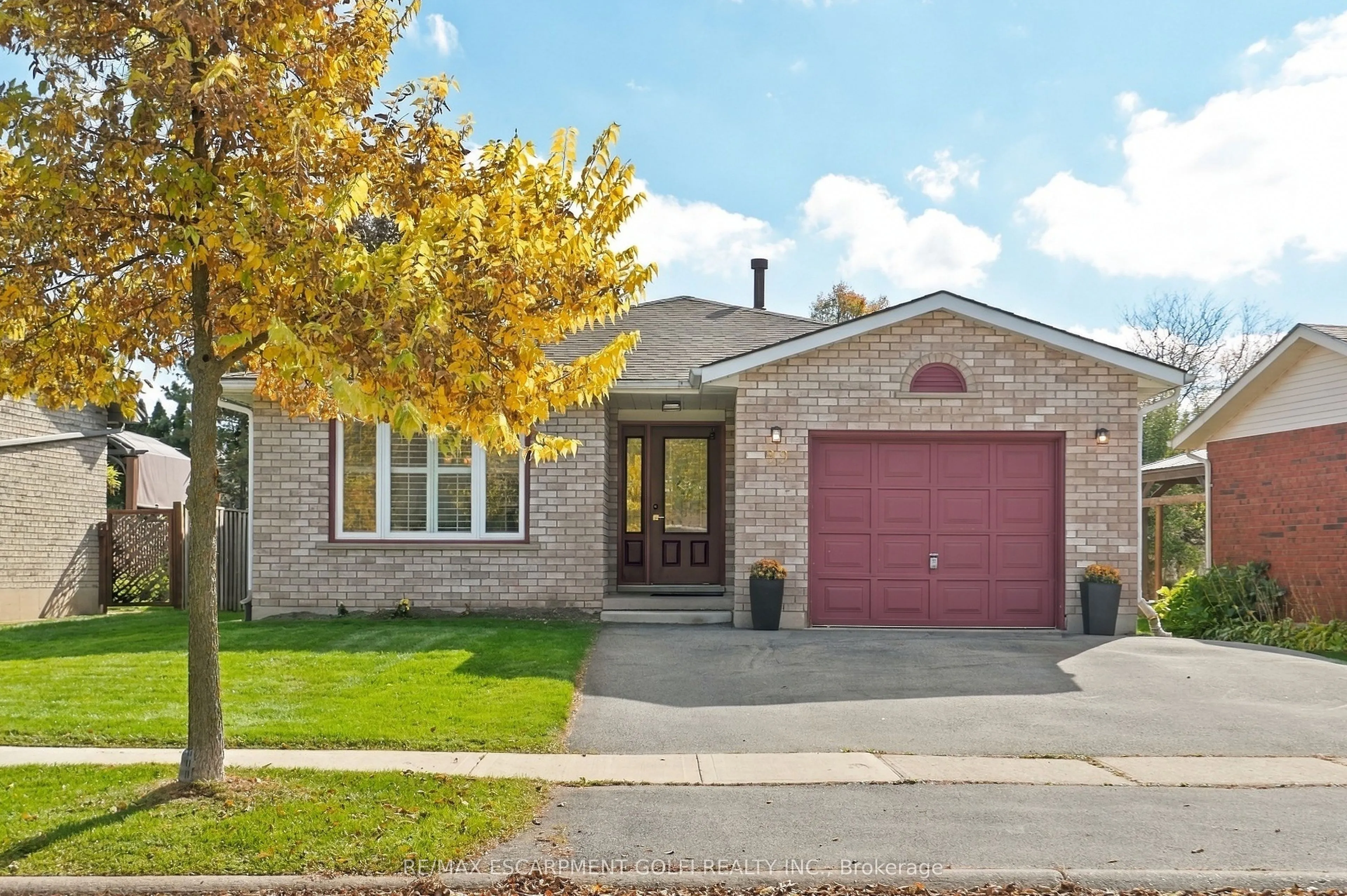 99 Lynden Hill Crescent