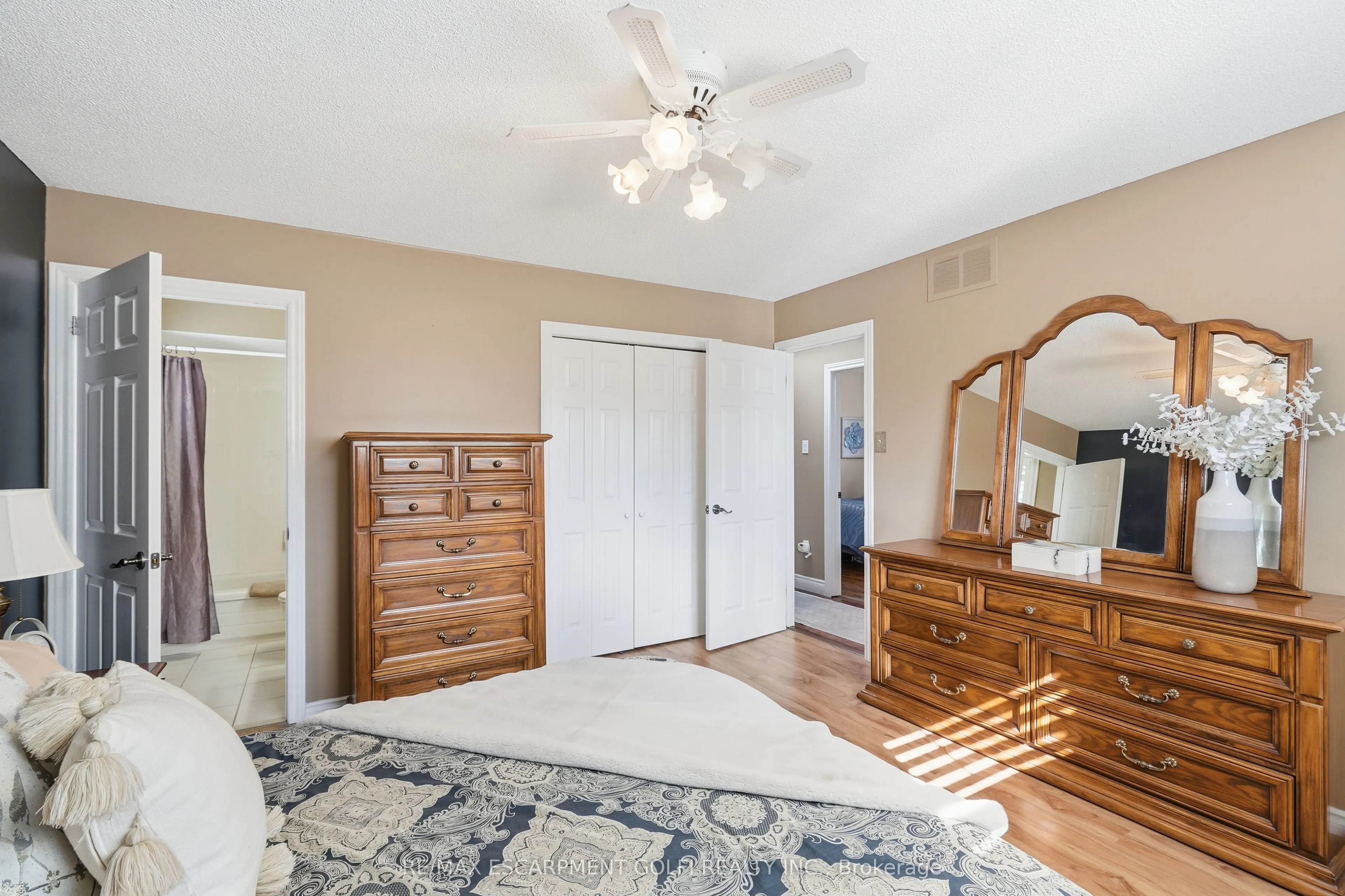 99 Lynden Hill Crescent
